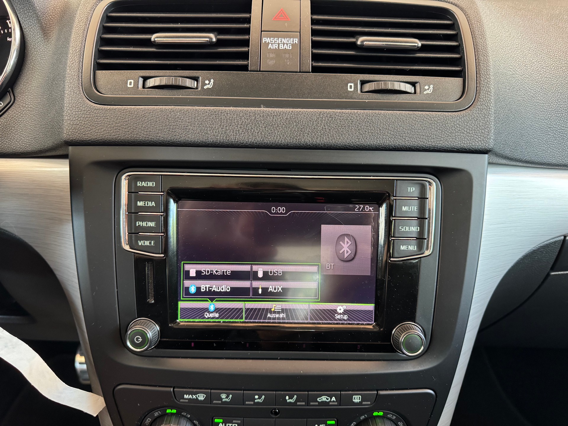 SKODA Yeti 2.0 TDI Ambition 4x4 DSG-image-12
