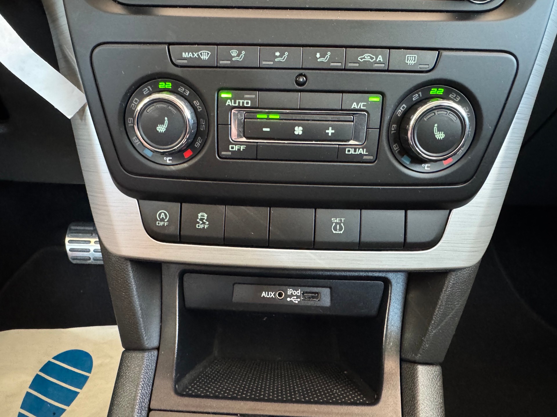 SKODA Yeti 2.0 TDI Ambition 4x4 DSG-image-14