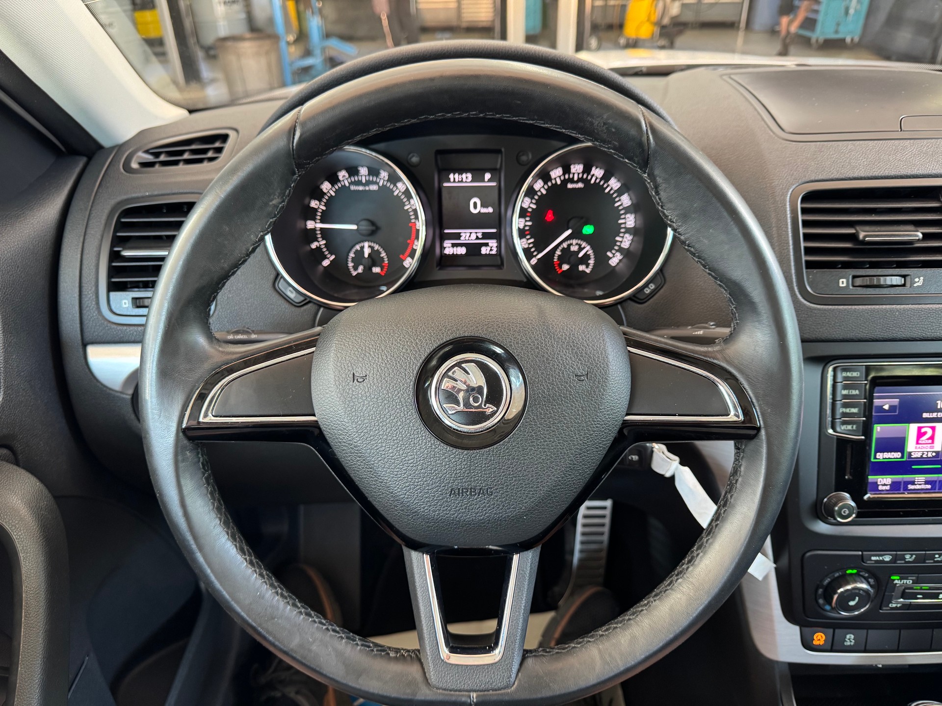SKODA Yeti 2.0 TDI Ambition 4x4 DSG-image-17