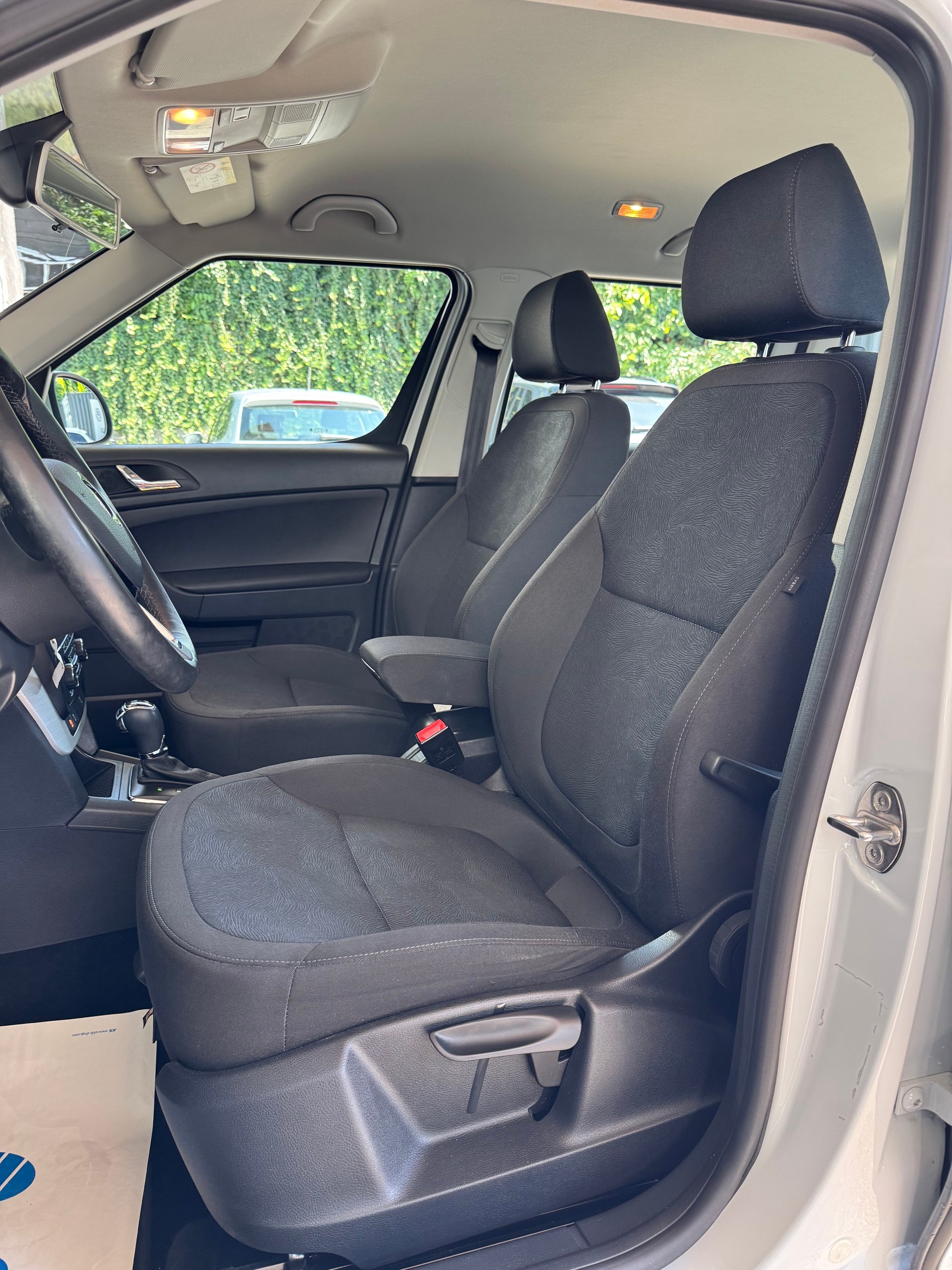 SKODA Yeti 2.0 TDI Ambition 4x4 DSG-image-20