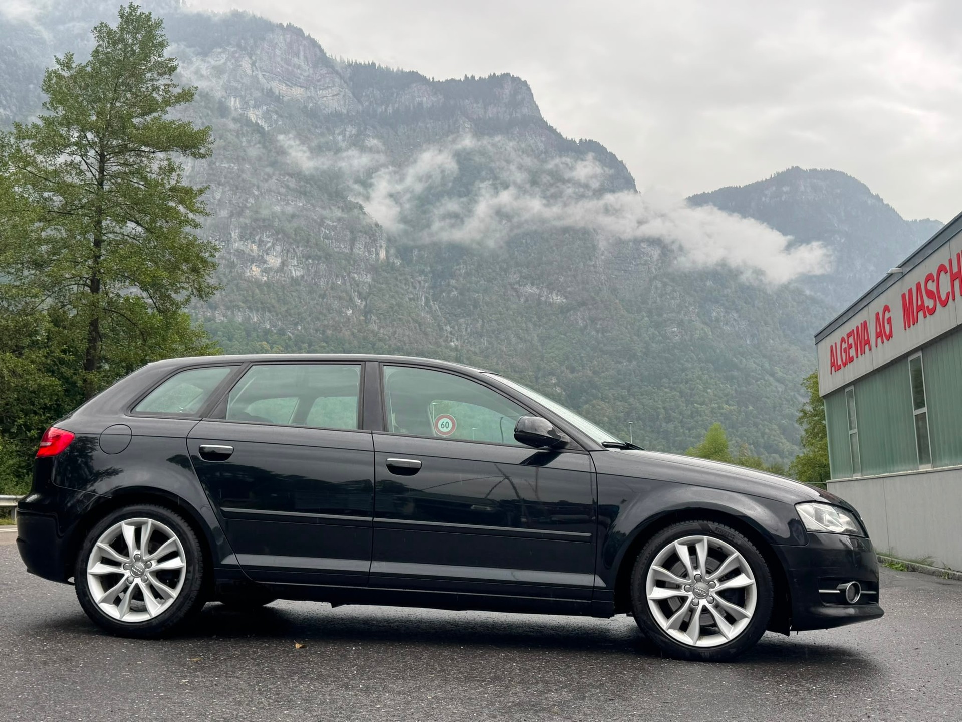 AUDI A3 Sportback 2.0 TDI Attraction quattro-image-3