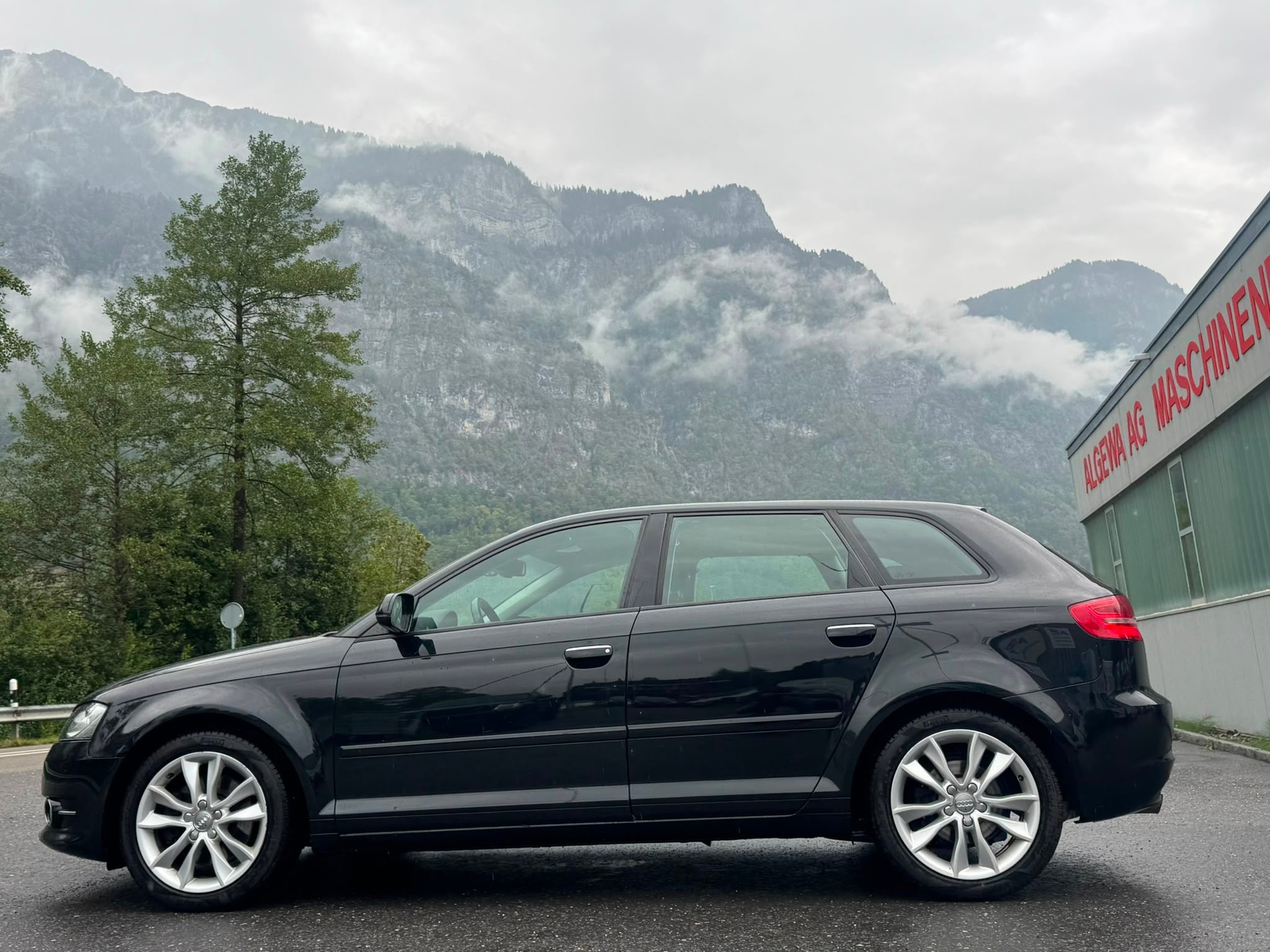 AUDI A3 Sportback 2.0 TDI Attraction quattro-image-2