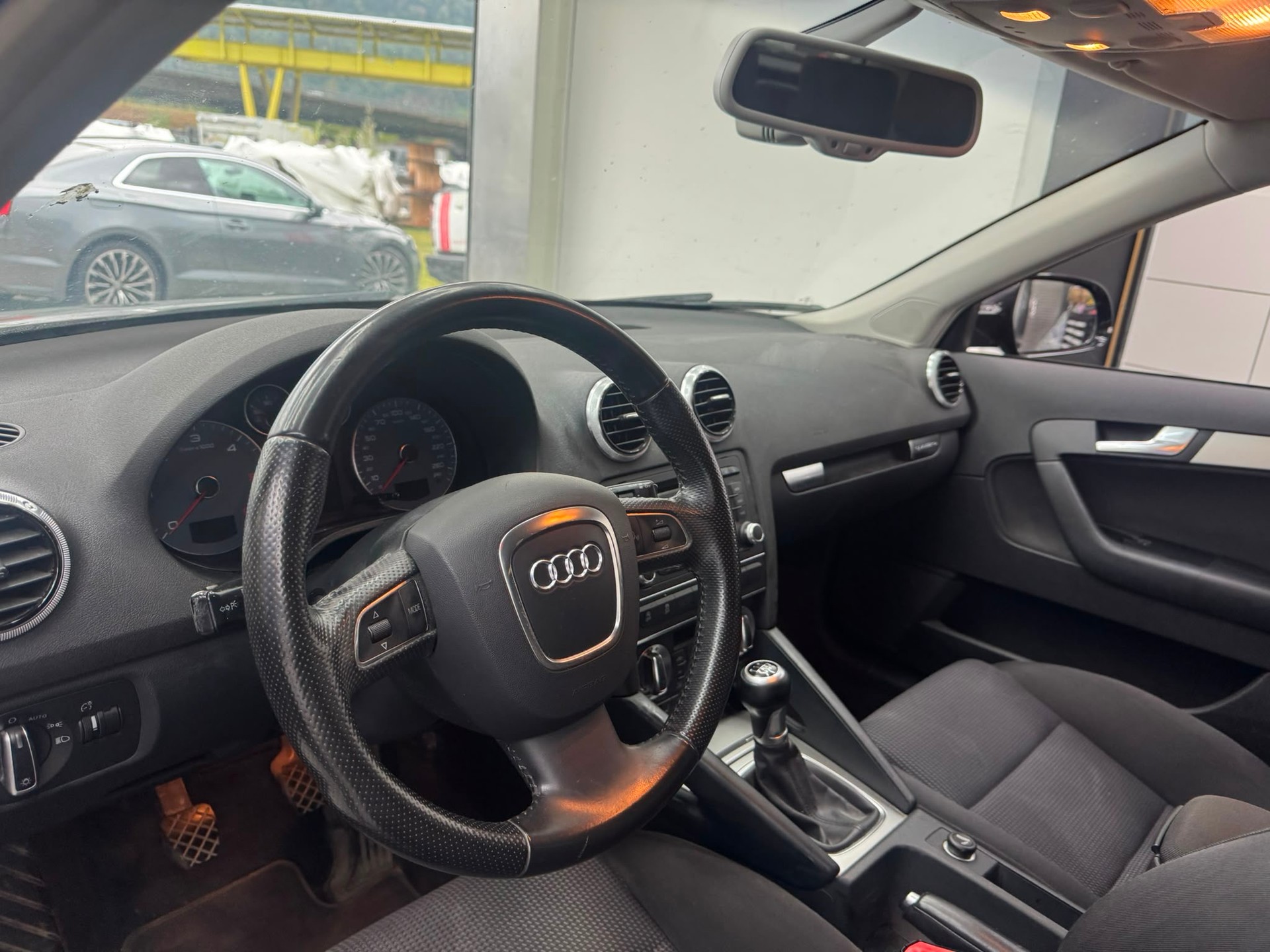 AUDI A3 Sportback 2.0 TDI Attraction quattro-image-9