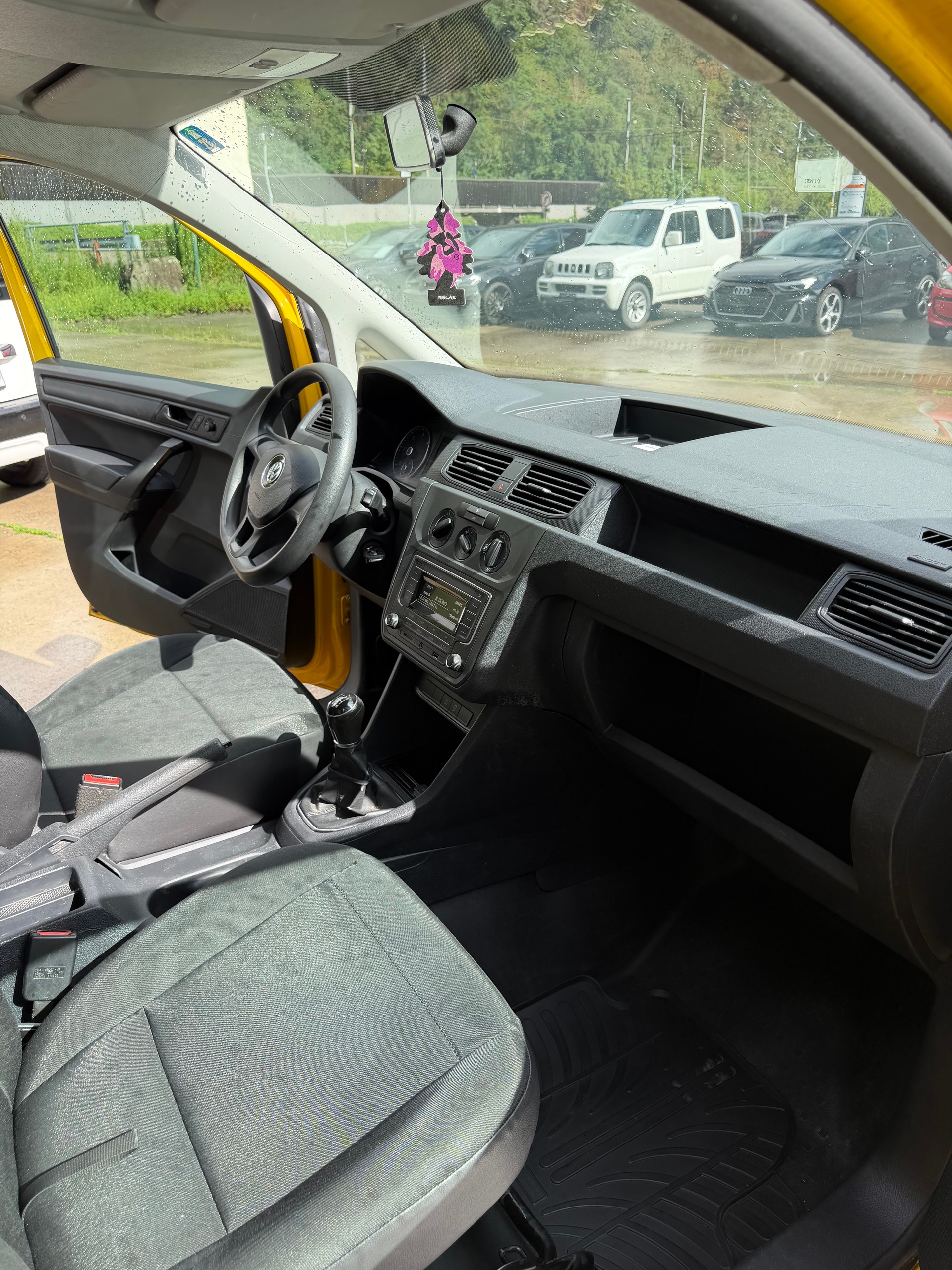 VW Caddy 2.0TDI BlueMotion Technology-image-11