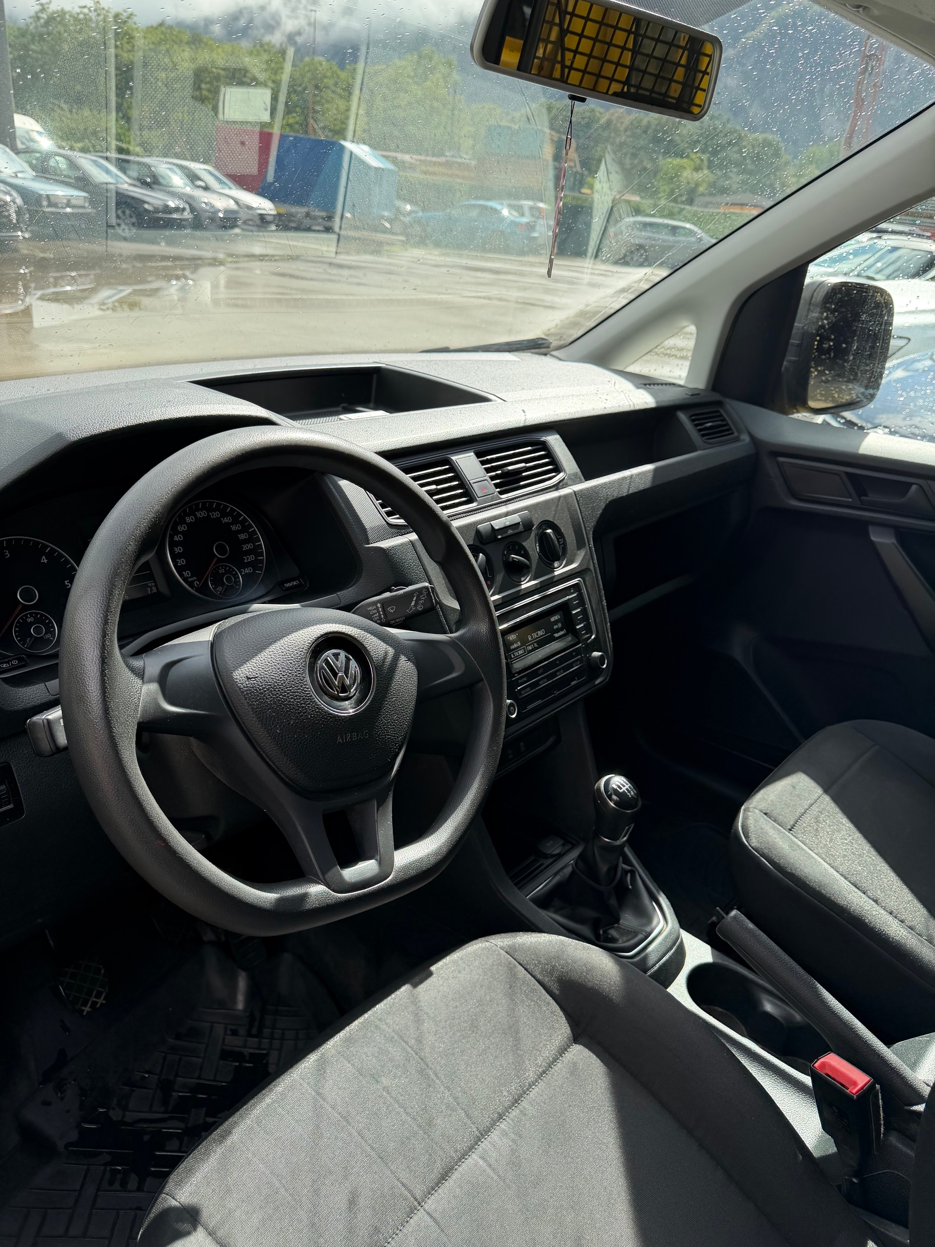 VW Caddy 2.0TDI BlueMotion Technology-image-7