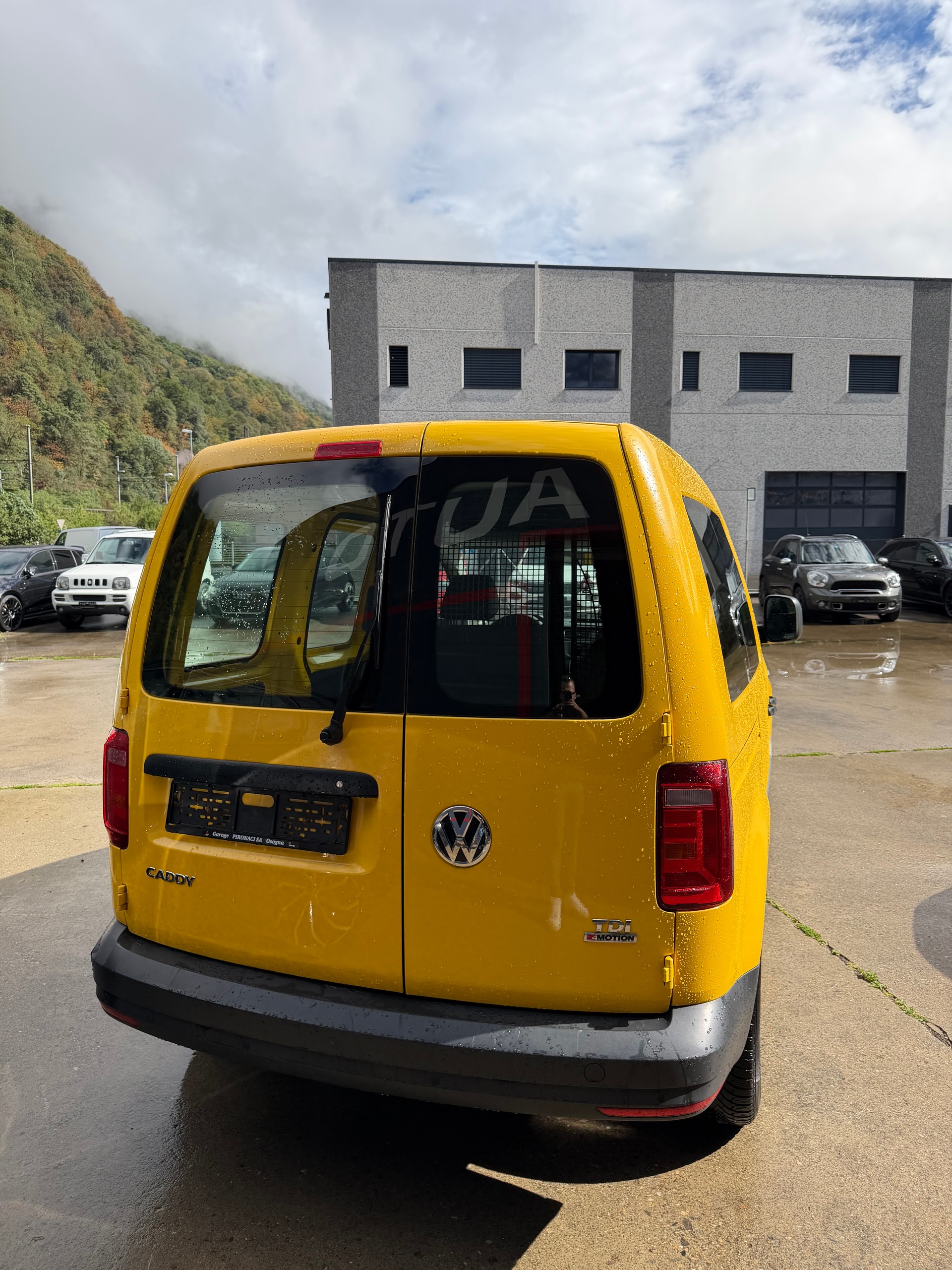 VW Caddy 2.0TDI BlueMotion Technology-image-3