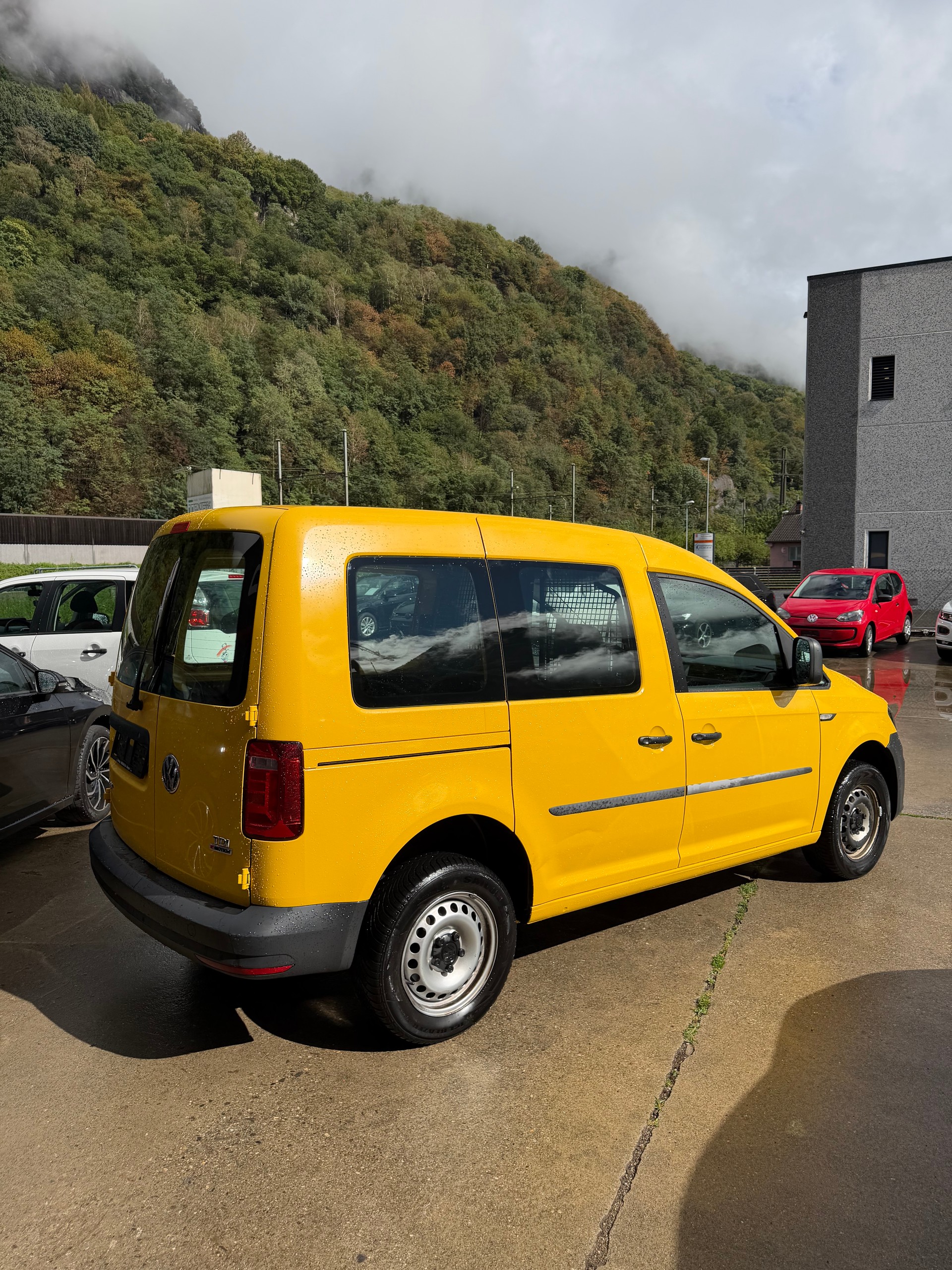 VW Caddy 2.0TDI BlueMotion Technology-image-4