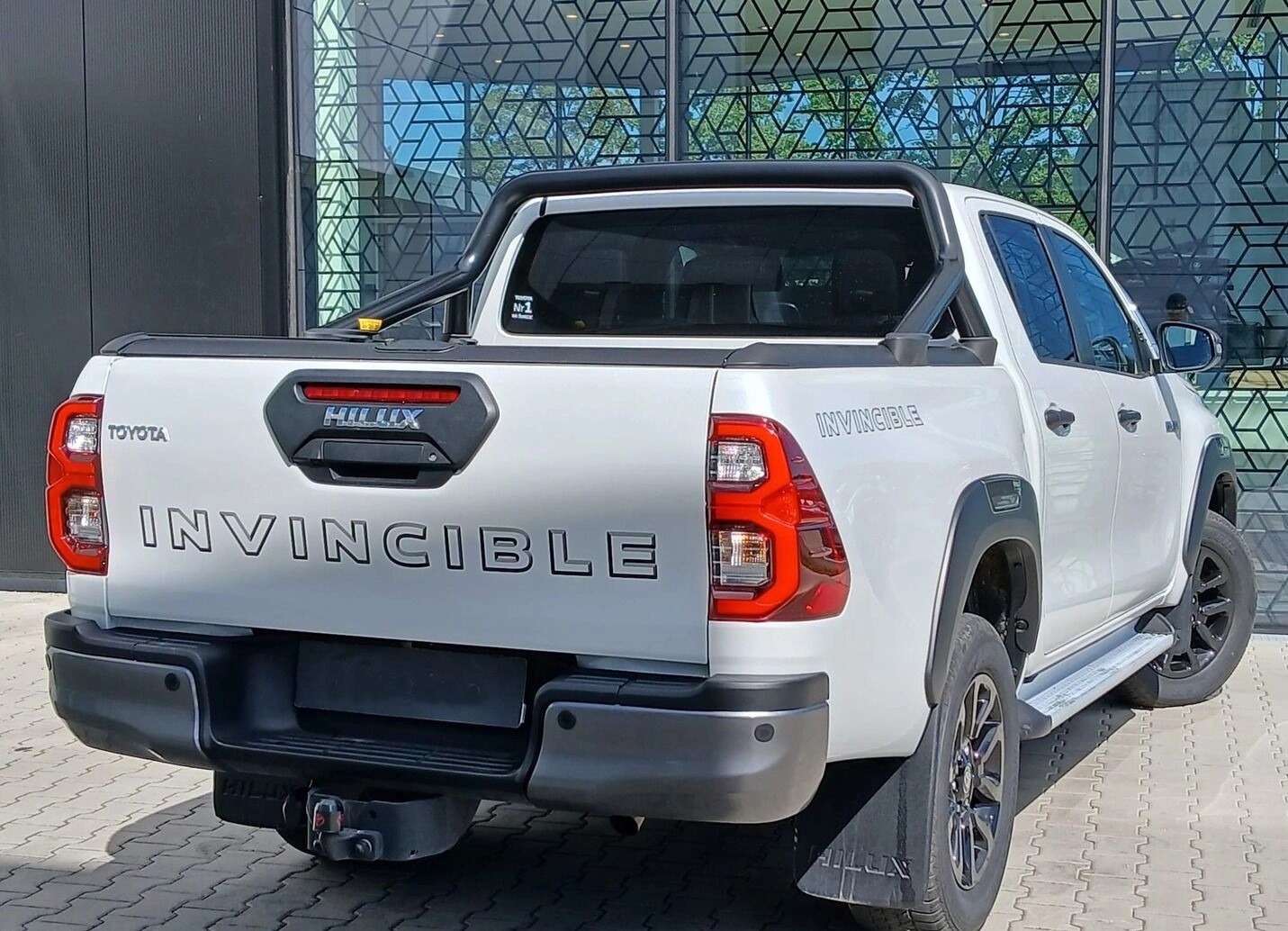 TOYOTA Hilux Double Cab.-Pick-up 2.8 D-4D MHEV 204 Invincible-image-3