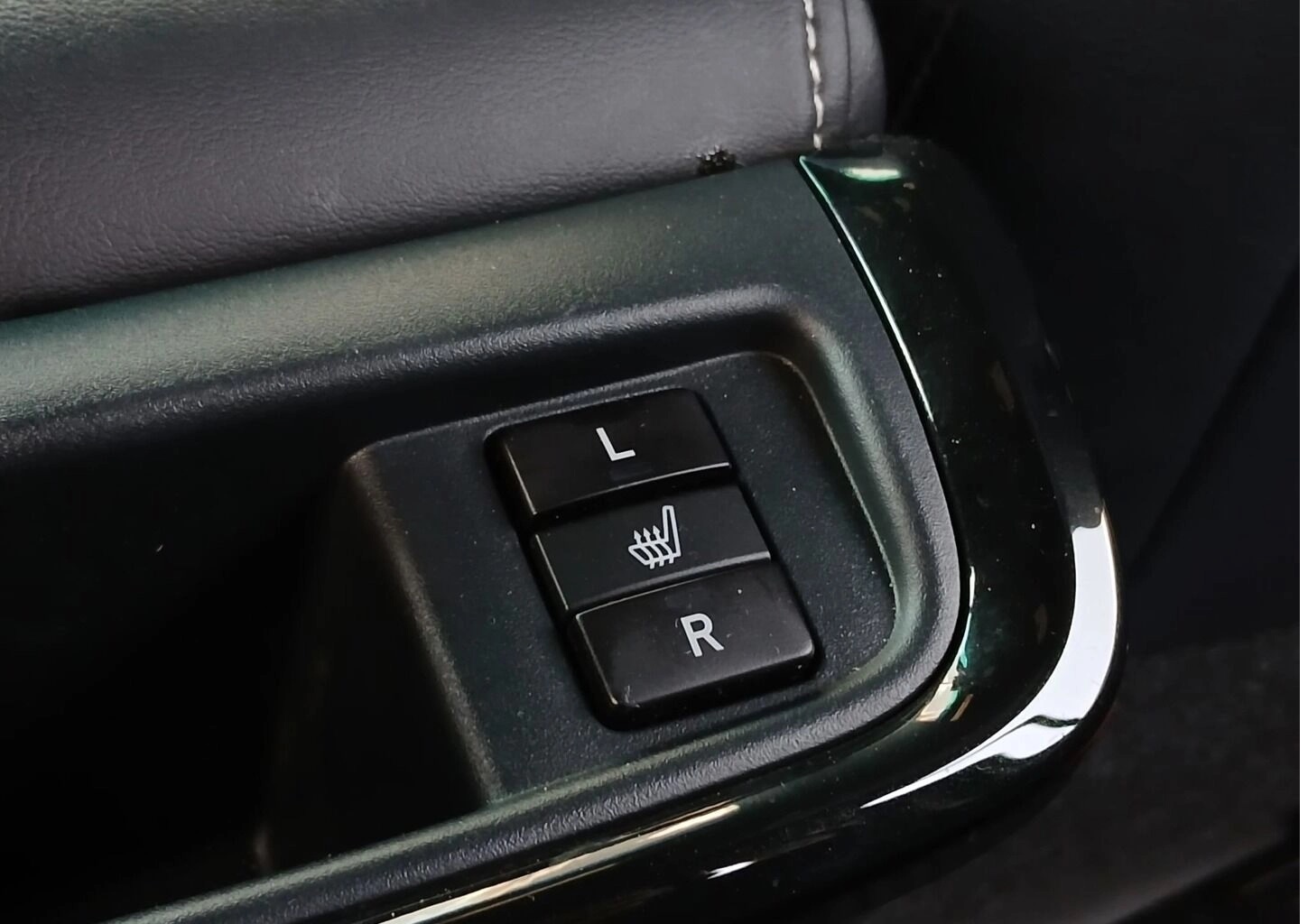 TOYOTA Hilux Double Cab.-Pick-up 2.8 D-4D MHEV 204 Invincible-image-8