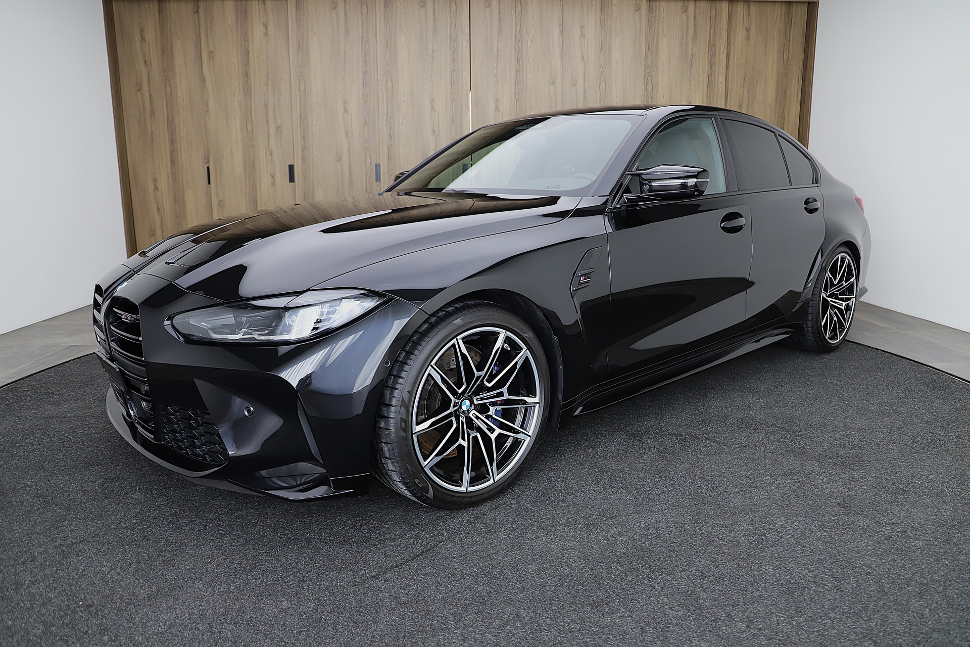 BMW M3 Competition ganz in Schwarz-image-0