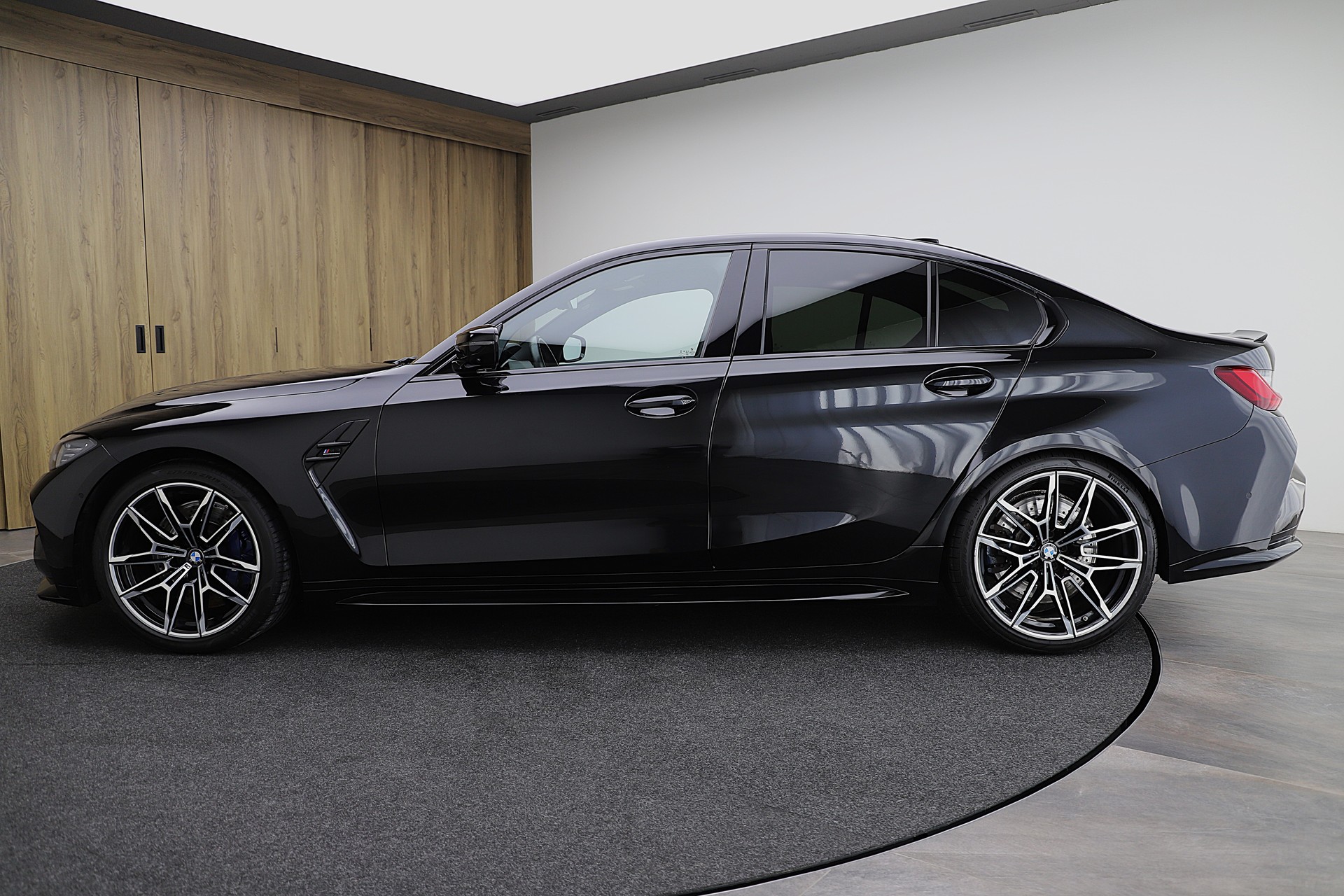 BMW M3 Competition ganz in Schwarz-image-2