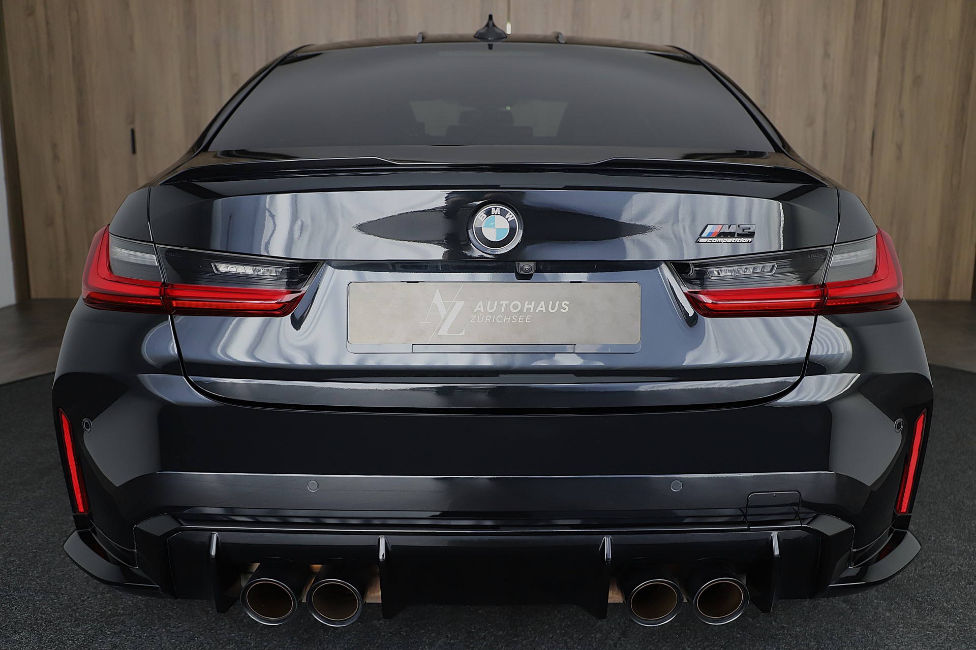 BMW M3 Competition ganz in Schwarz-image-3