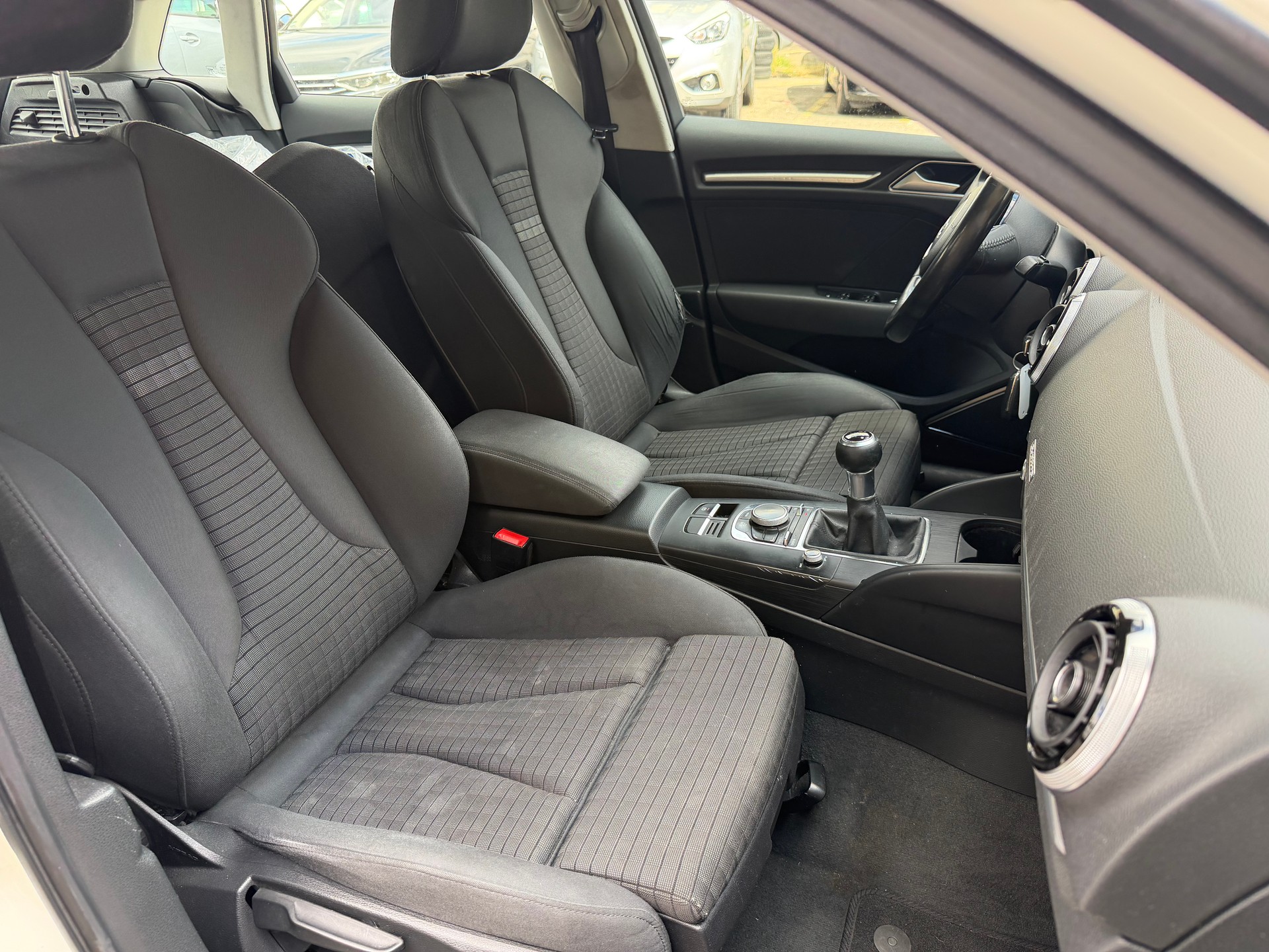 AUDI A3 Sportback 2.0 TDI Ambition quattro-image-8
