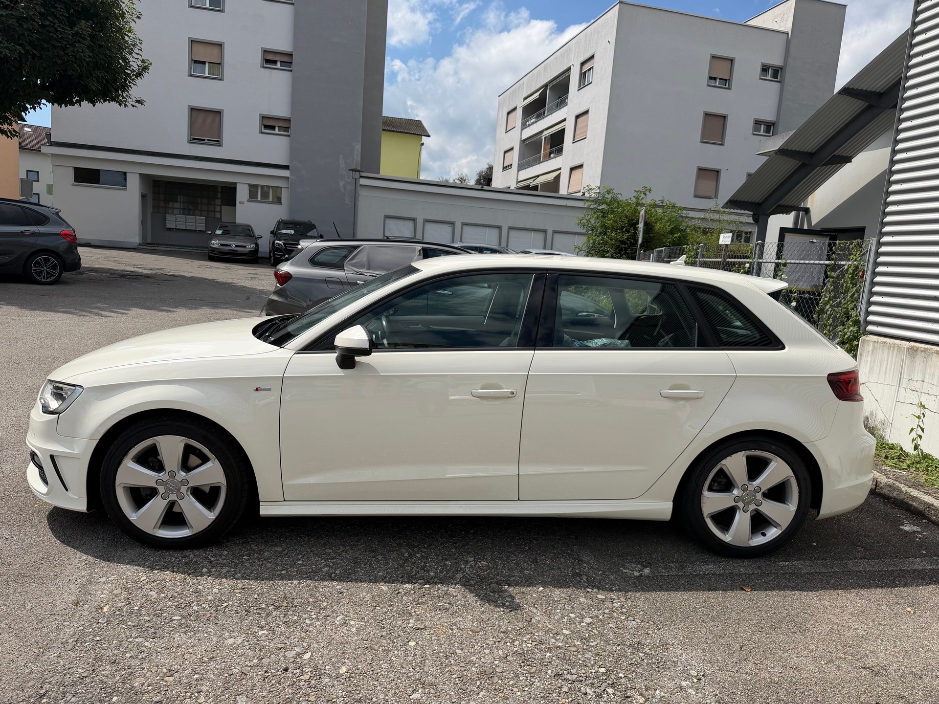 AUDI A3 Sportback 2.0 TDI Ambition quattro-image-2