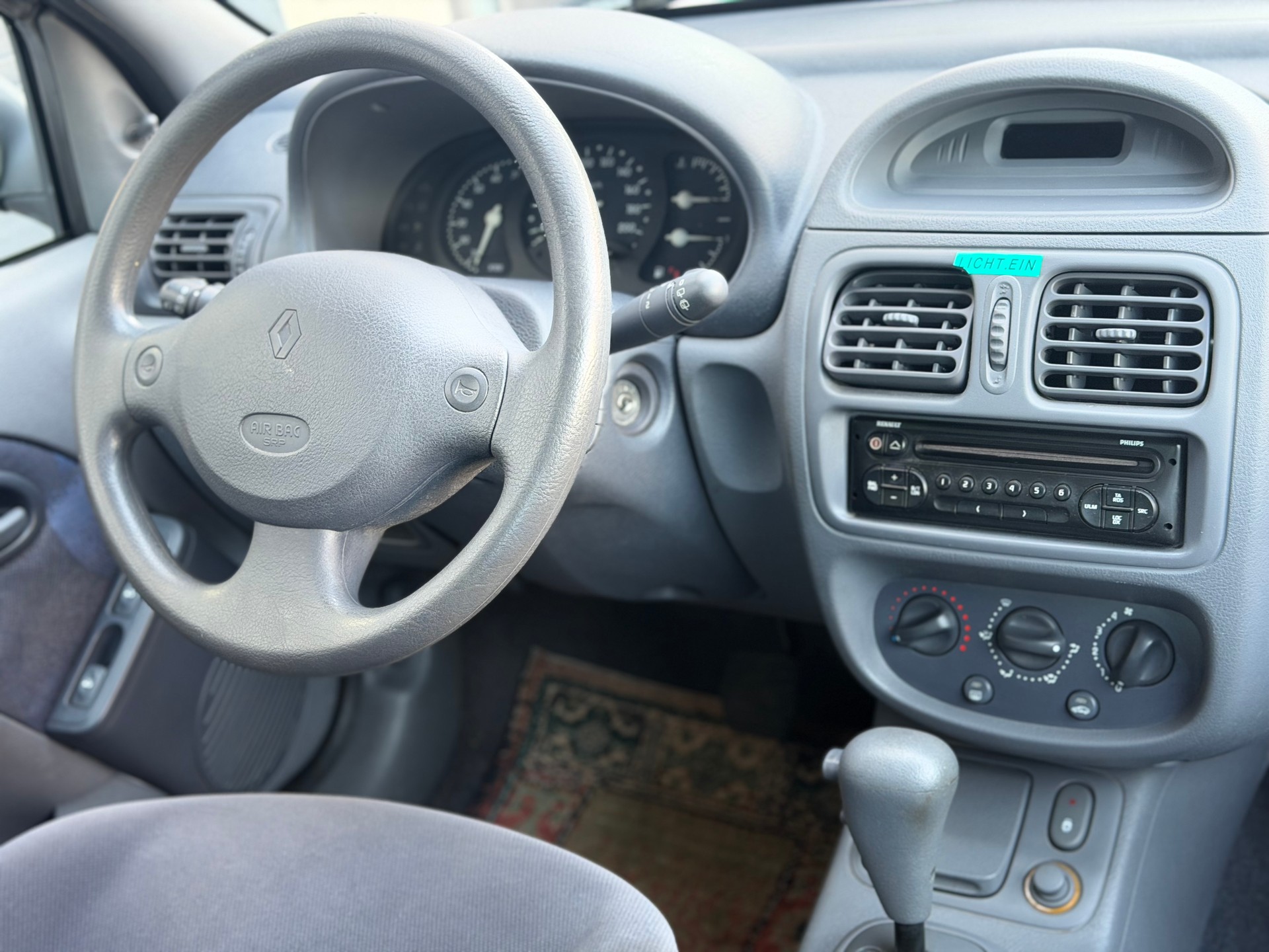 RENAULT CLIO-image-6
