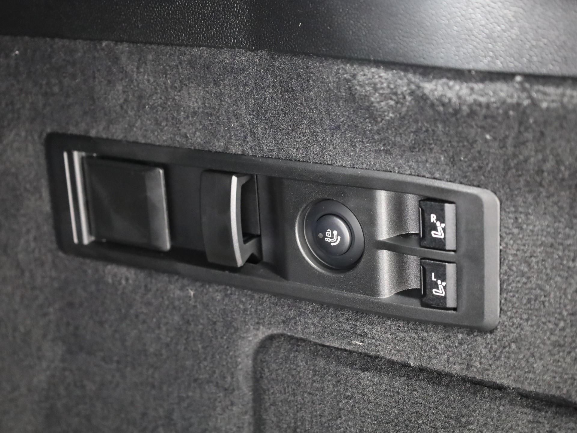 BMW iX xDrive60-image-8