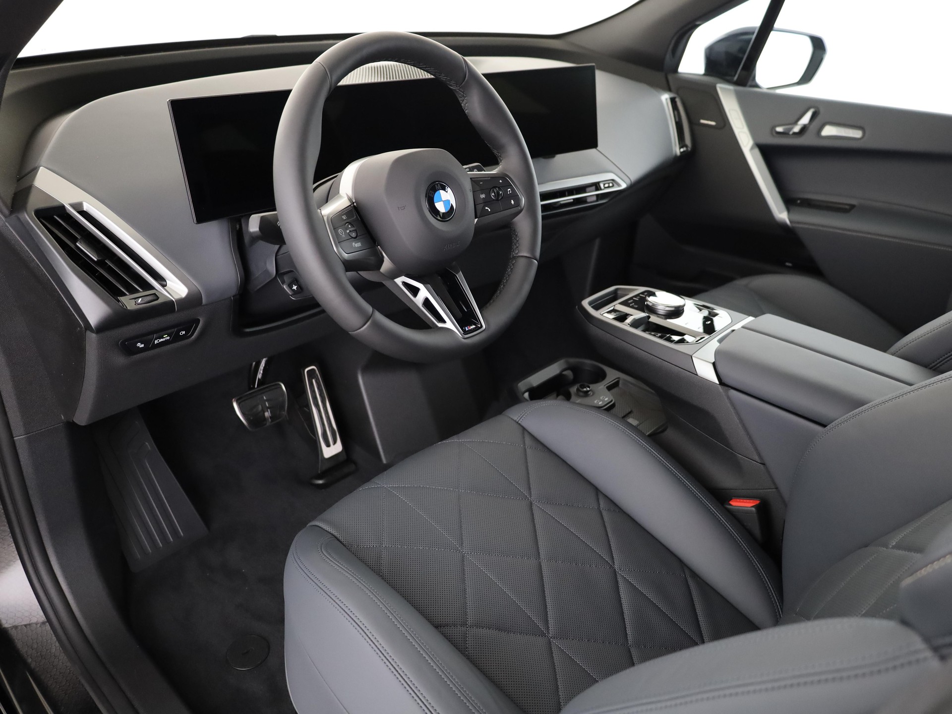 BMW iX xDrive60-image-12