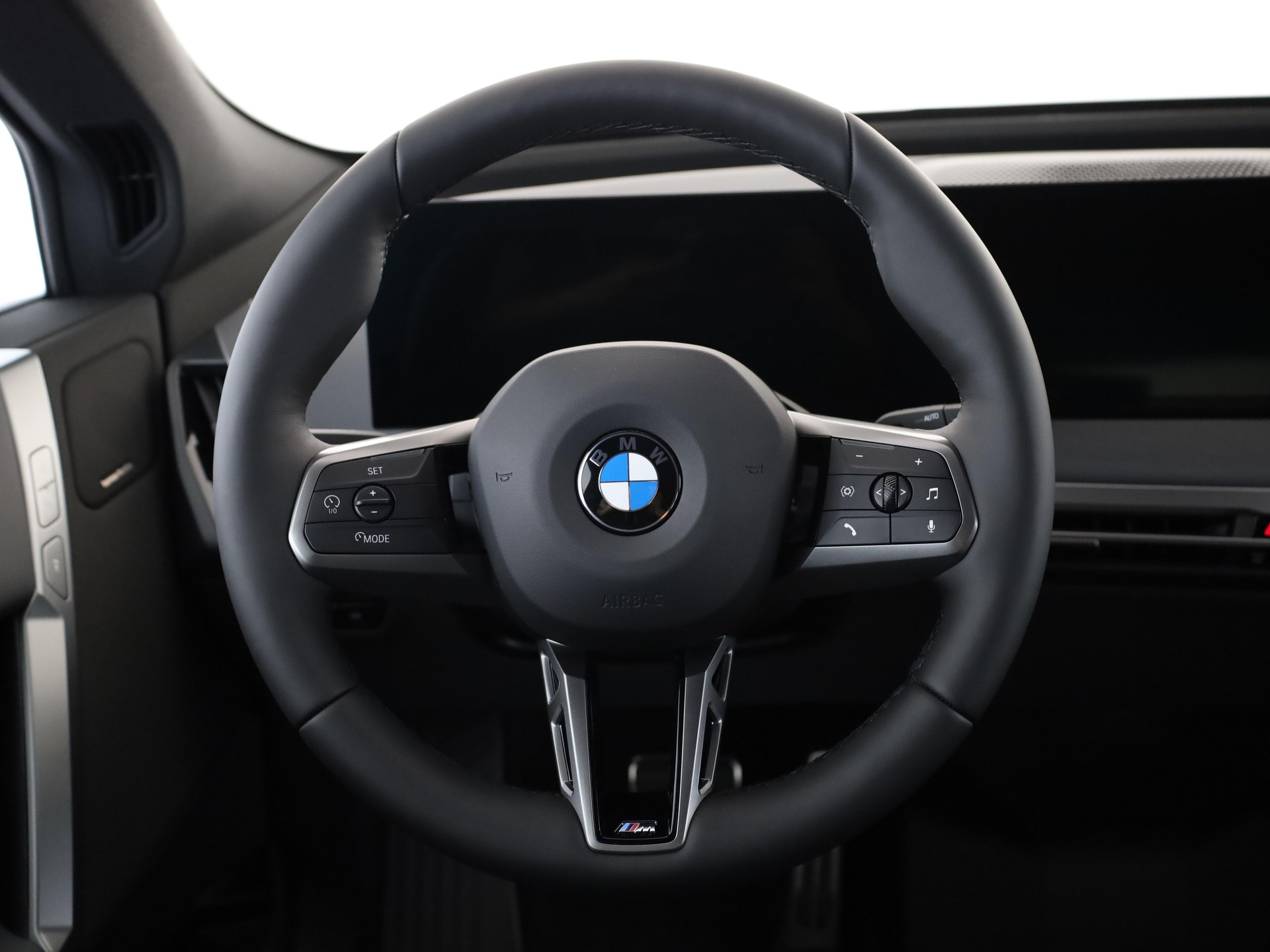 BMW iX xDrive60-image-21
