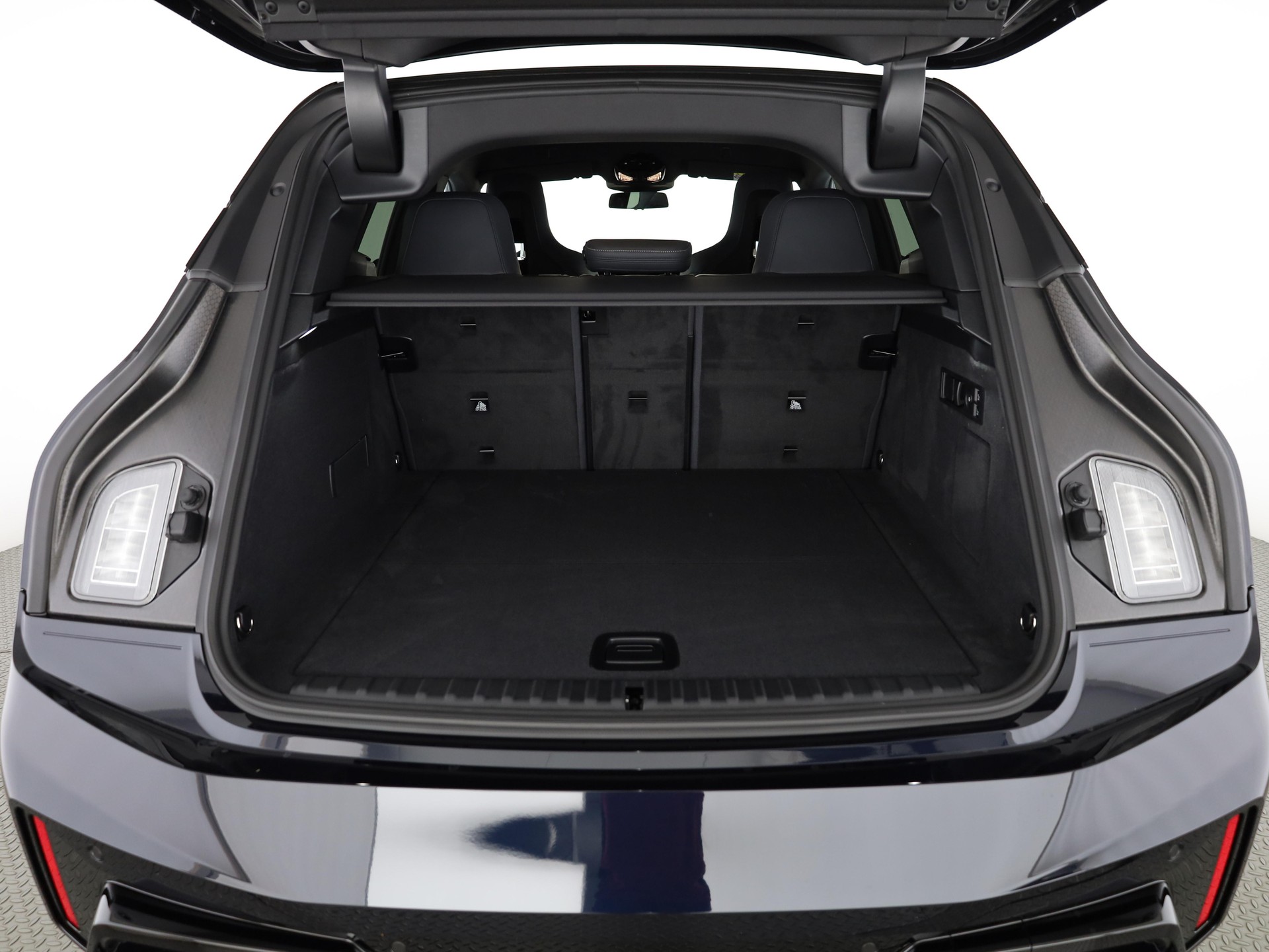 BMW iX xDrive60-image-7