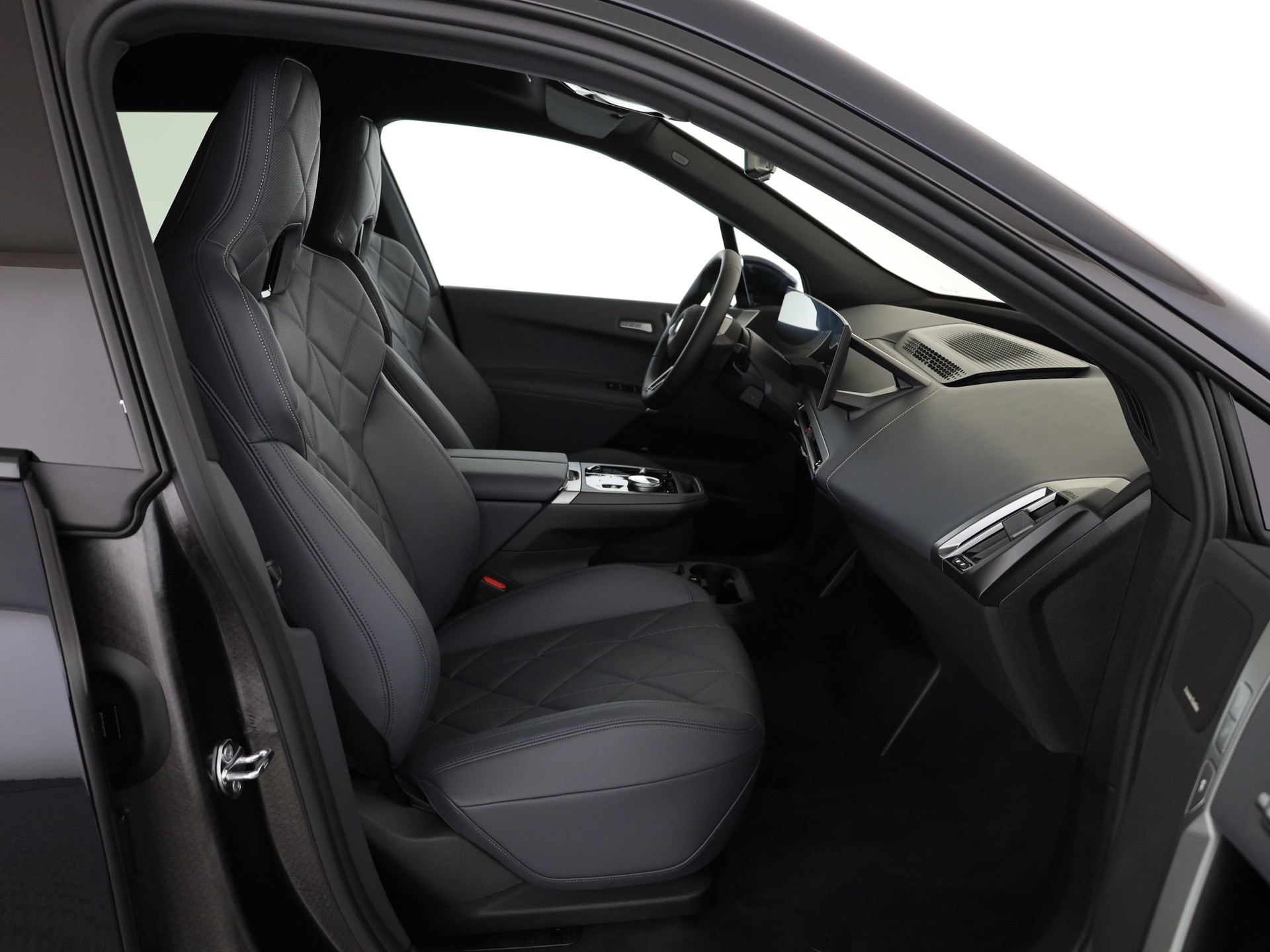 BMW iX xDrive60-image-16