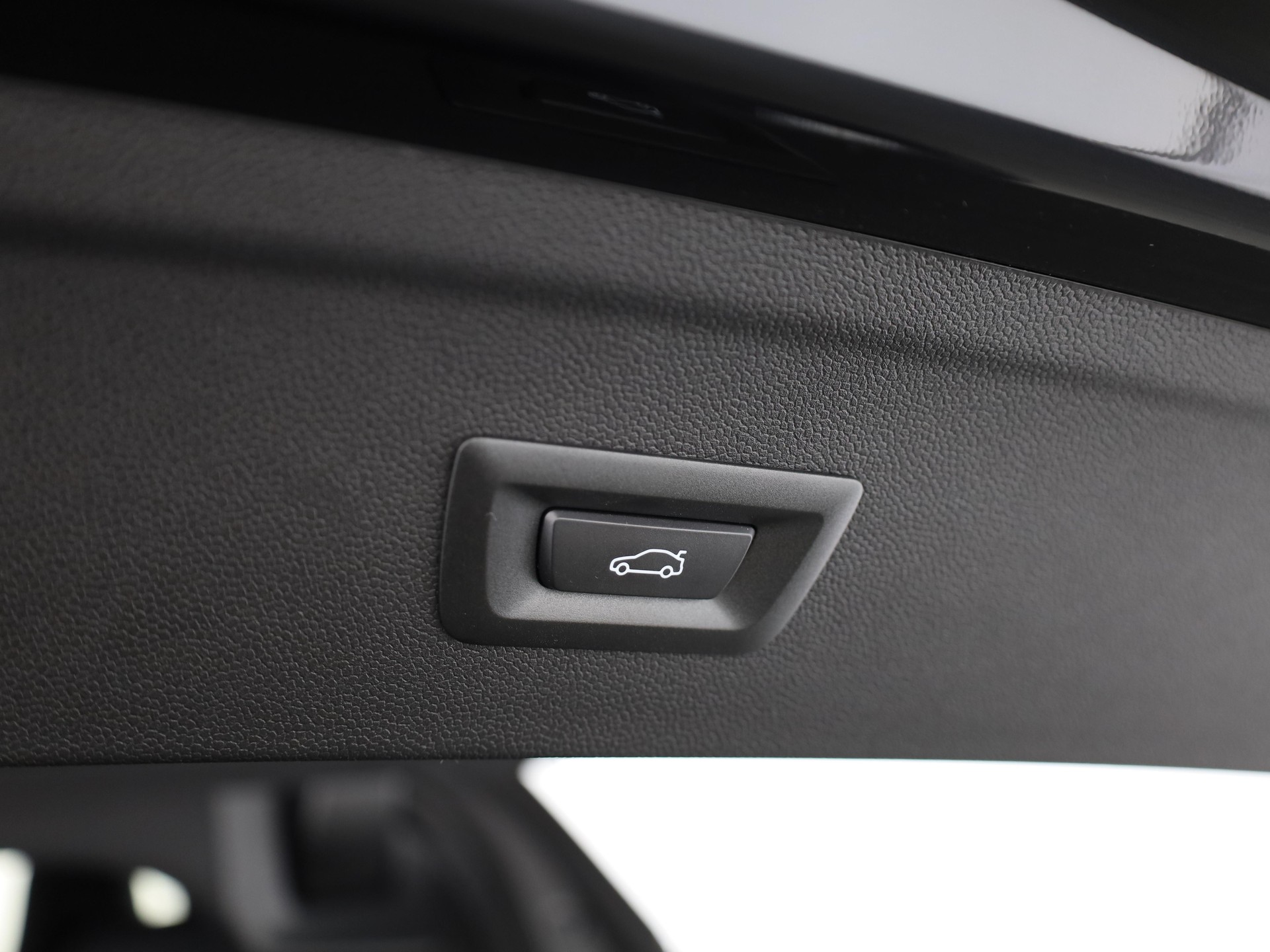 BMW iX xDrive60-image-9