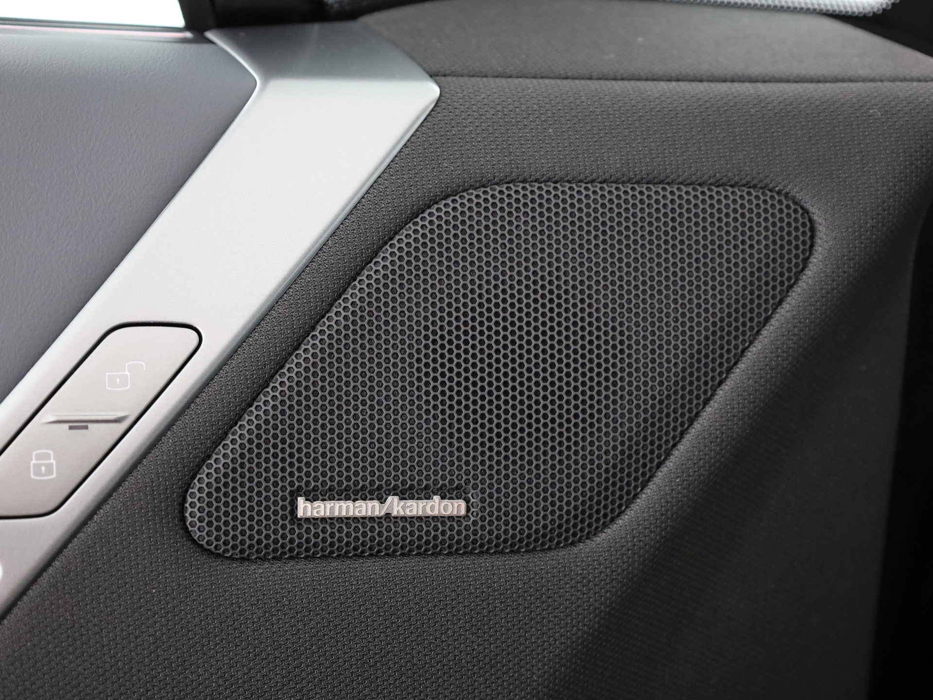 BMW iX xDrive60-image-14