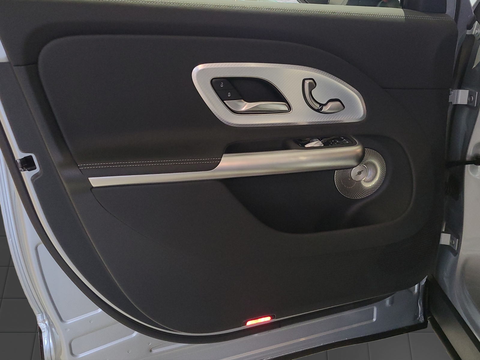 MERCEDES-BENZ GLB 220 4Matic 8G-Tronic-image-8