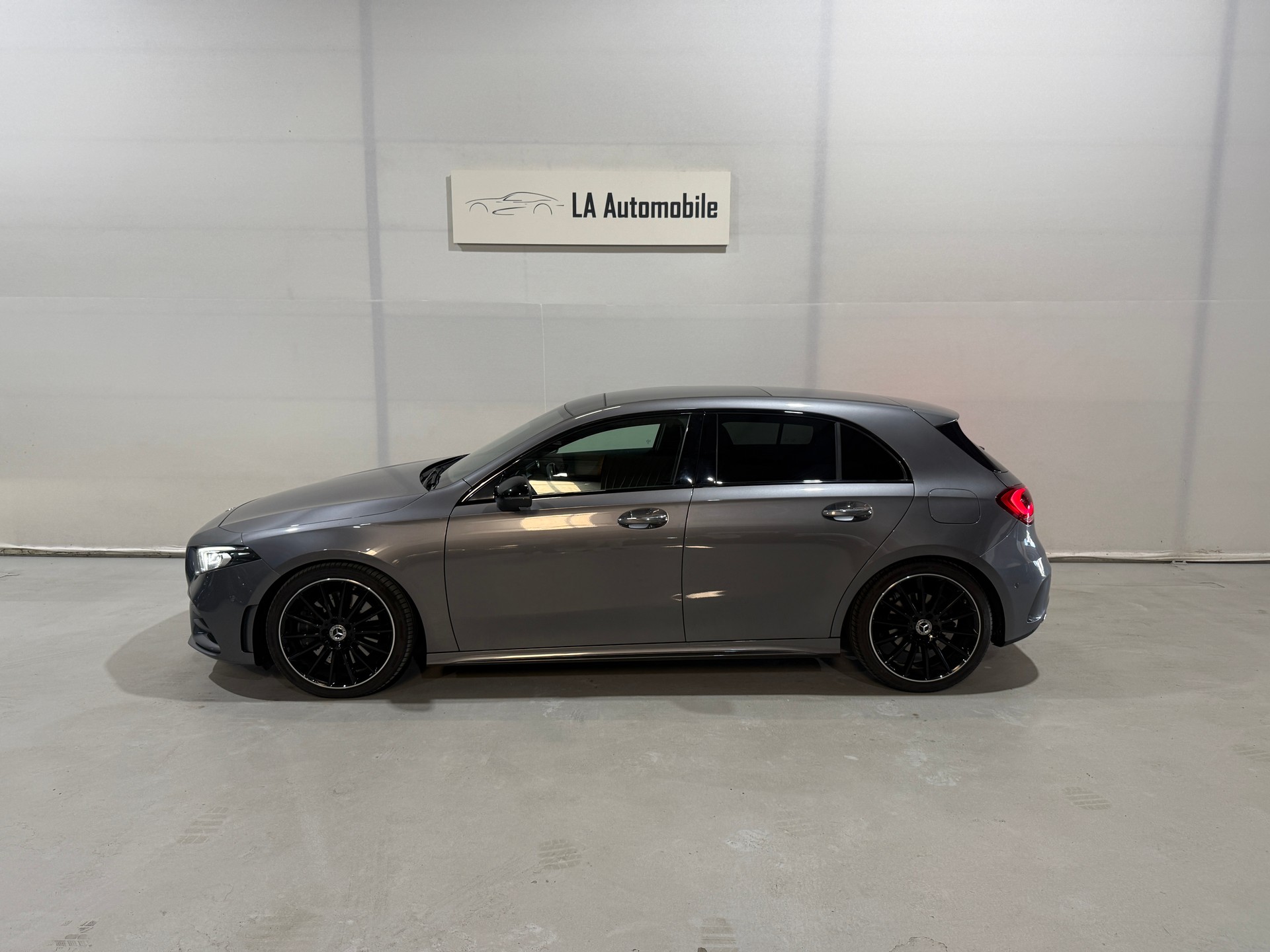 MERCEDES-BENZ A 250 4Matic AMG Line 4Matic 7G-DCT-image-2