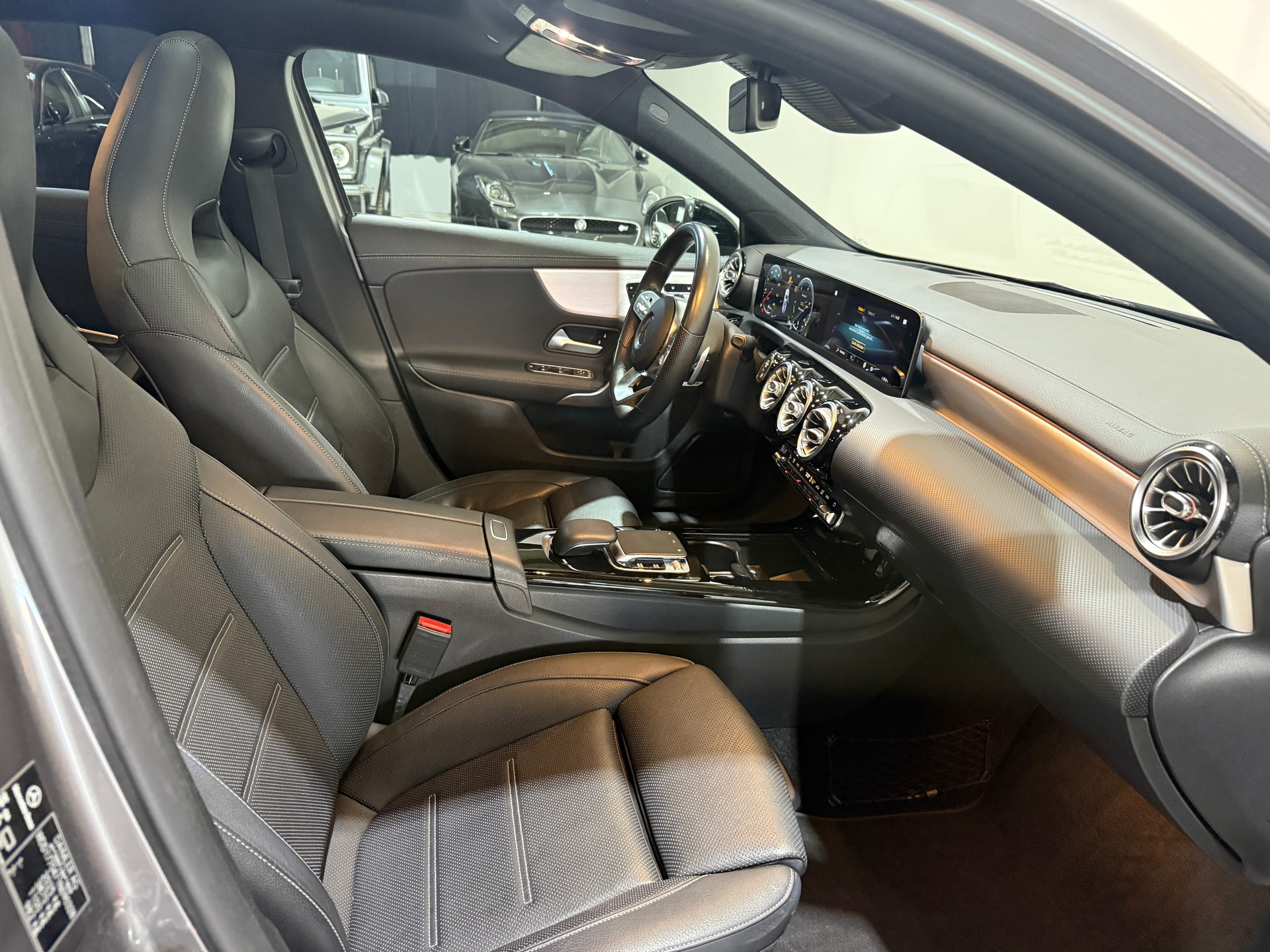 MERCEDES-BENZ A 250 4Matic AMG Line 4Matic 7G-DCT-image-15