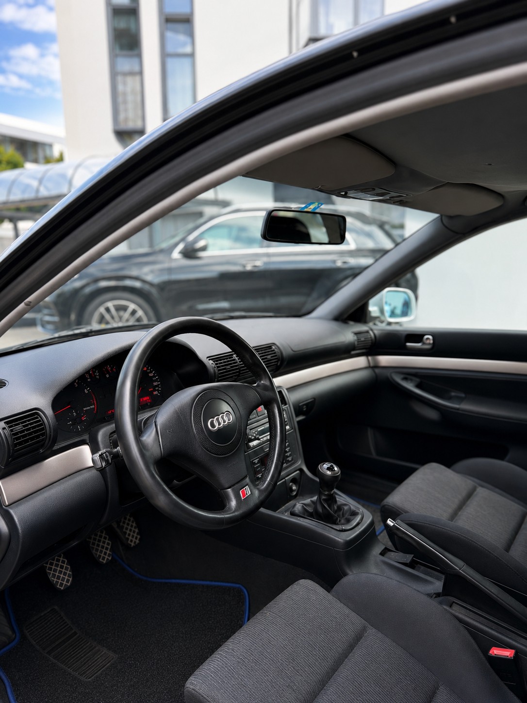 AUDI A4 1.8 T-image-4