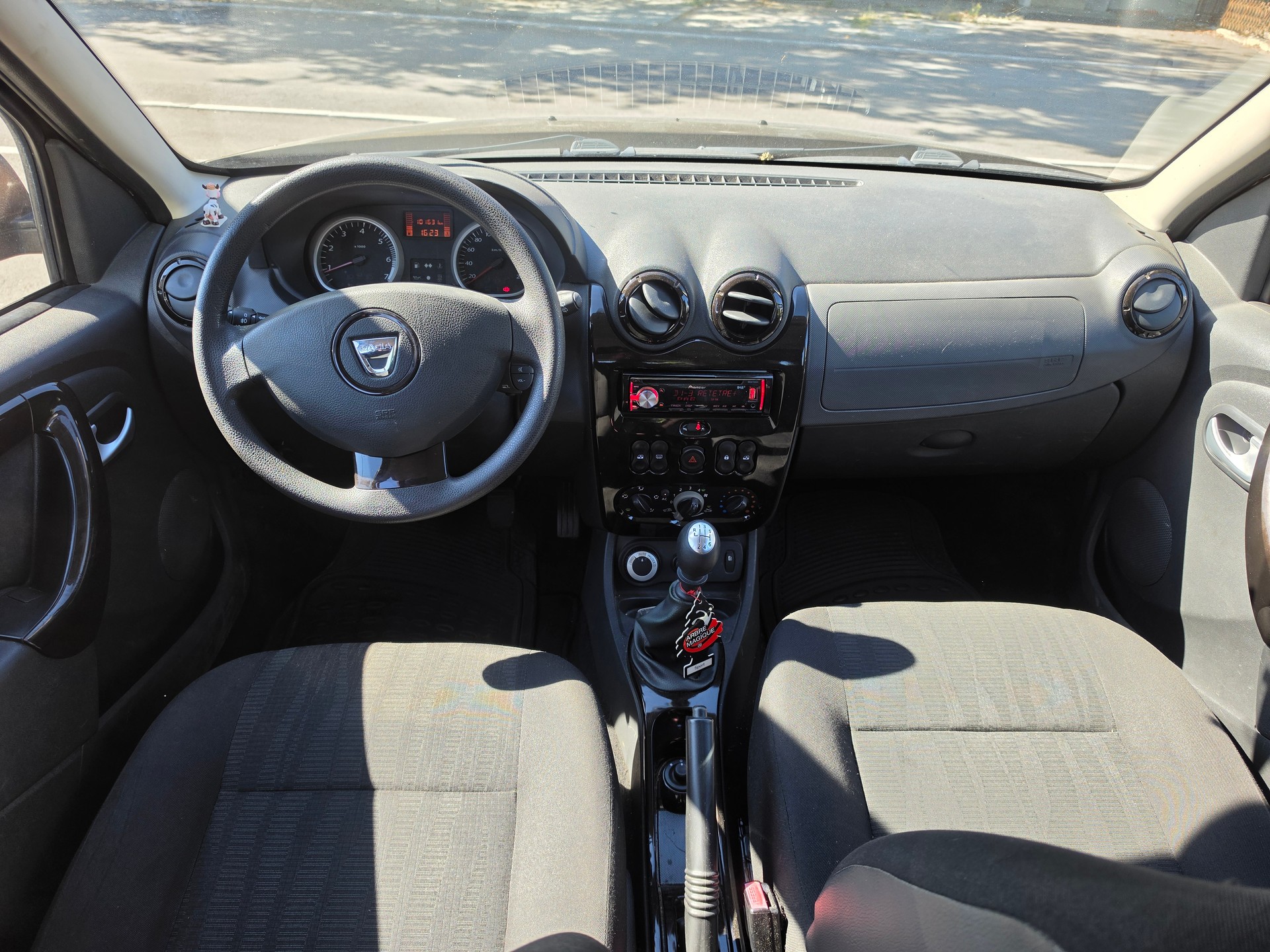 DACIA Duster 1.5 dCi Lauréate 4x4-image-8