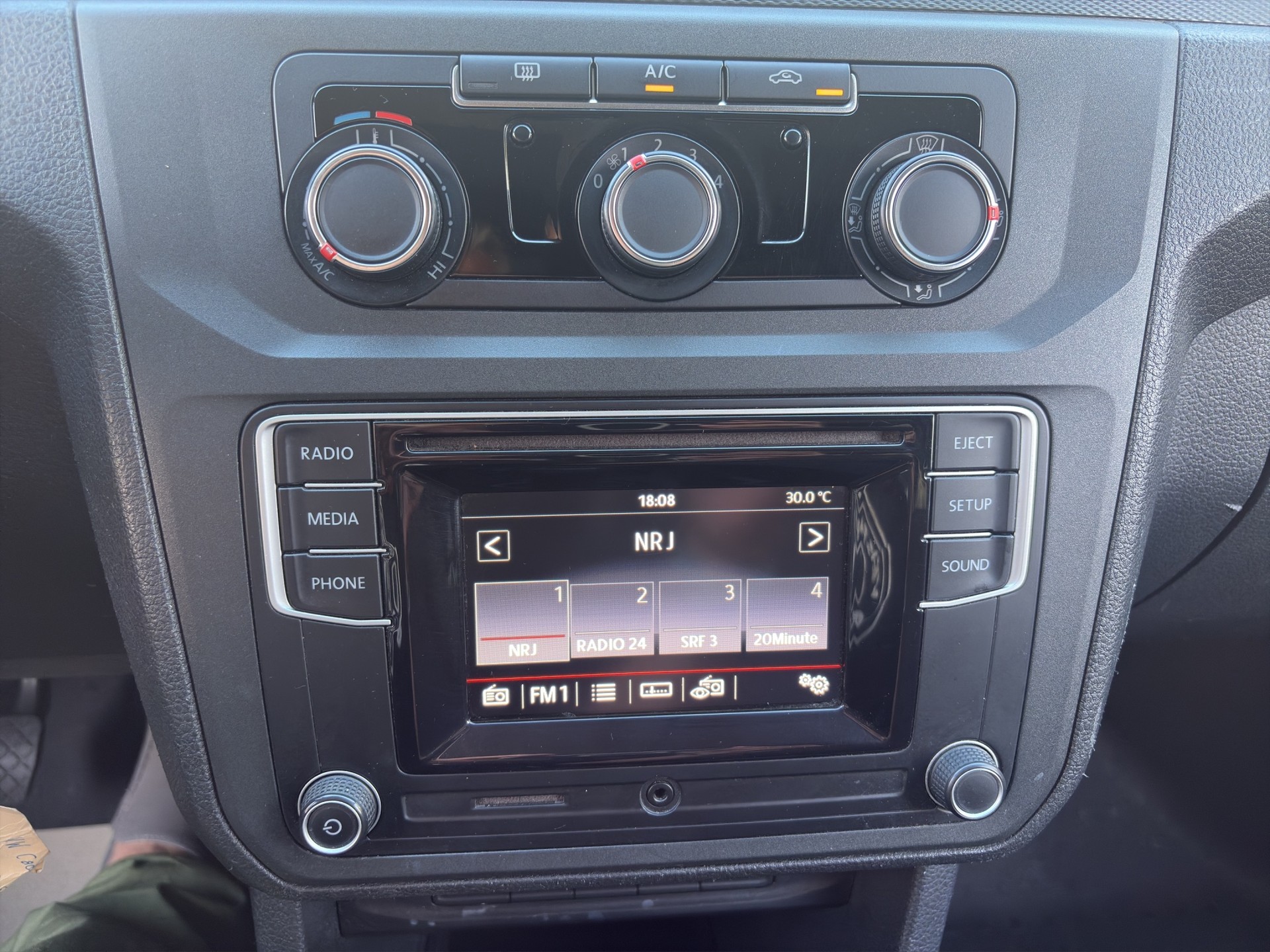 VW Caddy 1.2 TSI BlueMotion Technology-image-10