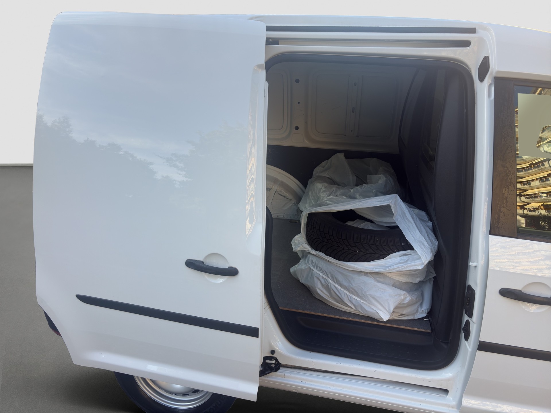 VW Caddy 1.2 TSI BlueMotion Technology-image-15