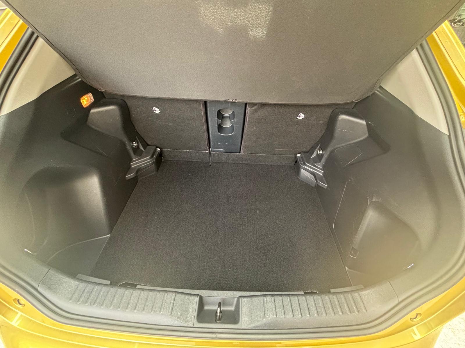 TOYOTA Yaris Cross 1.5 Comfort e-CVT-image-19