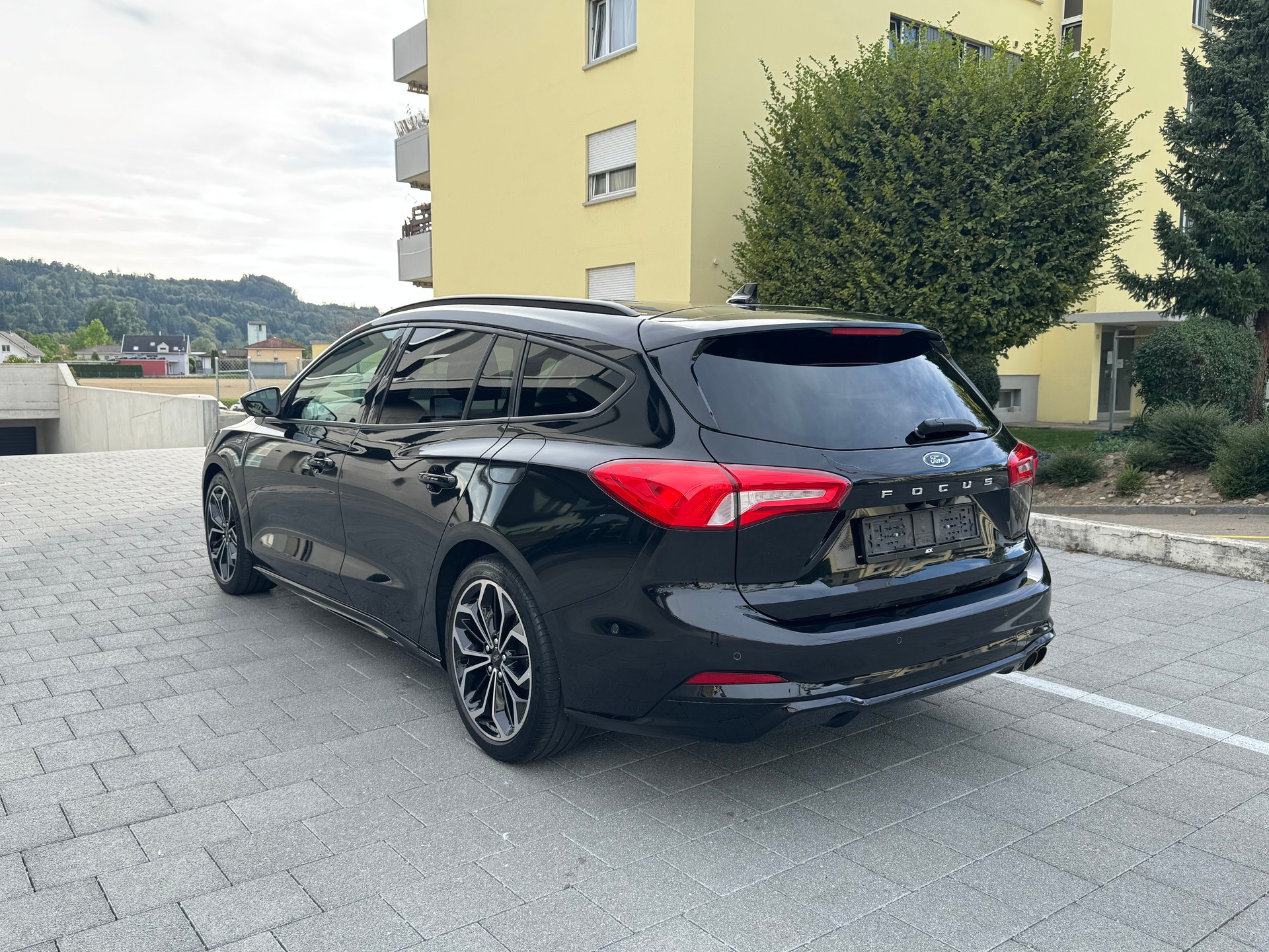 FORD Focus 1.0 SCTi ST Line Automatic-image-2