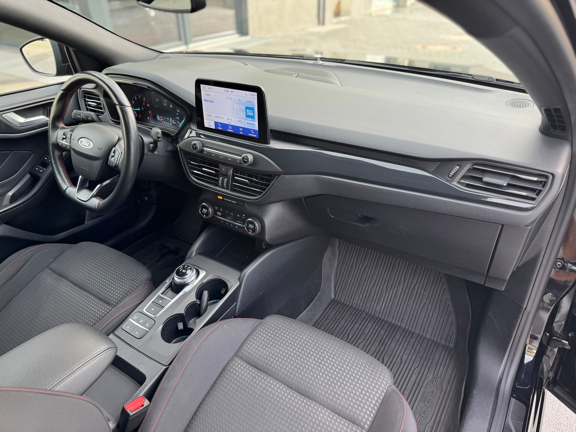 FORD Focus 1.0 SCTi ST Line Automatic-image-11