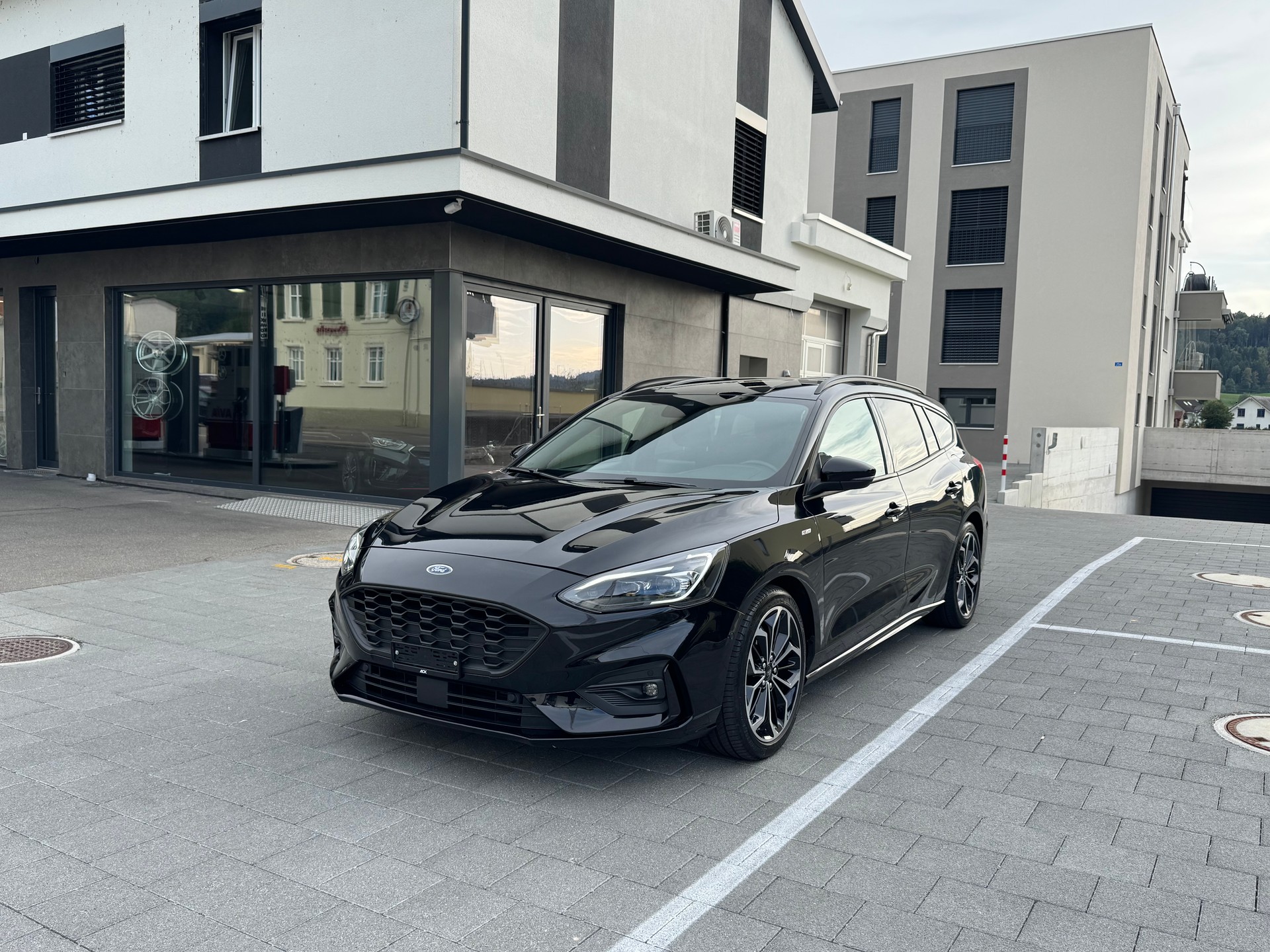 FORD Focus 1.0 SCTi ST Line Automatic-image-0