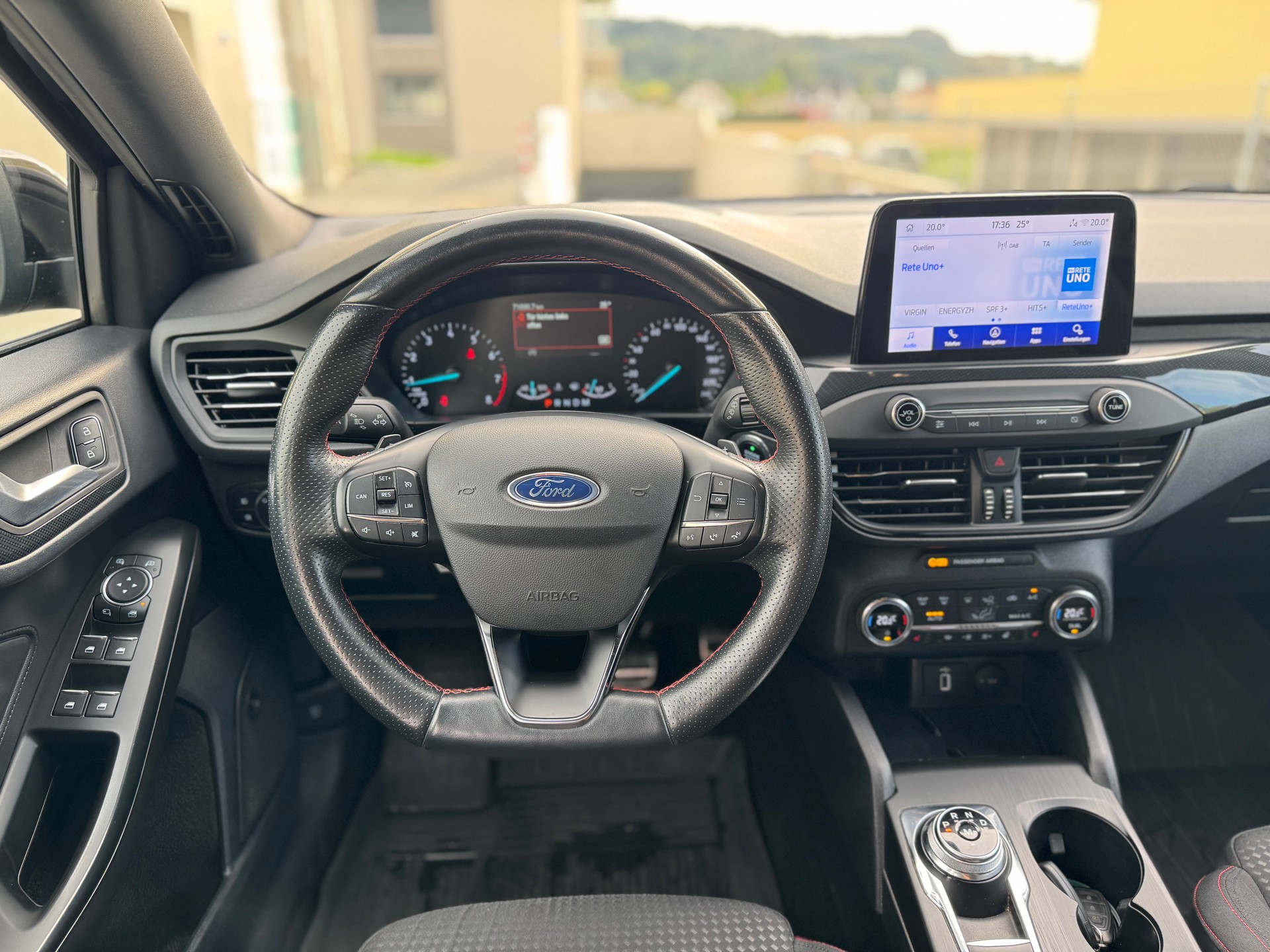 FORD Focus 1.0 SCTi ST Line Automatic-image-10