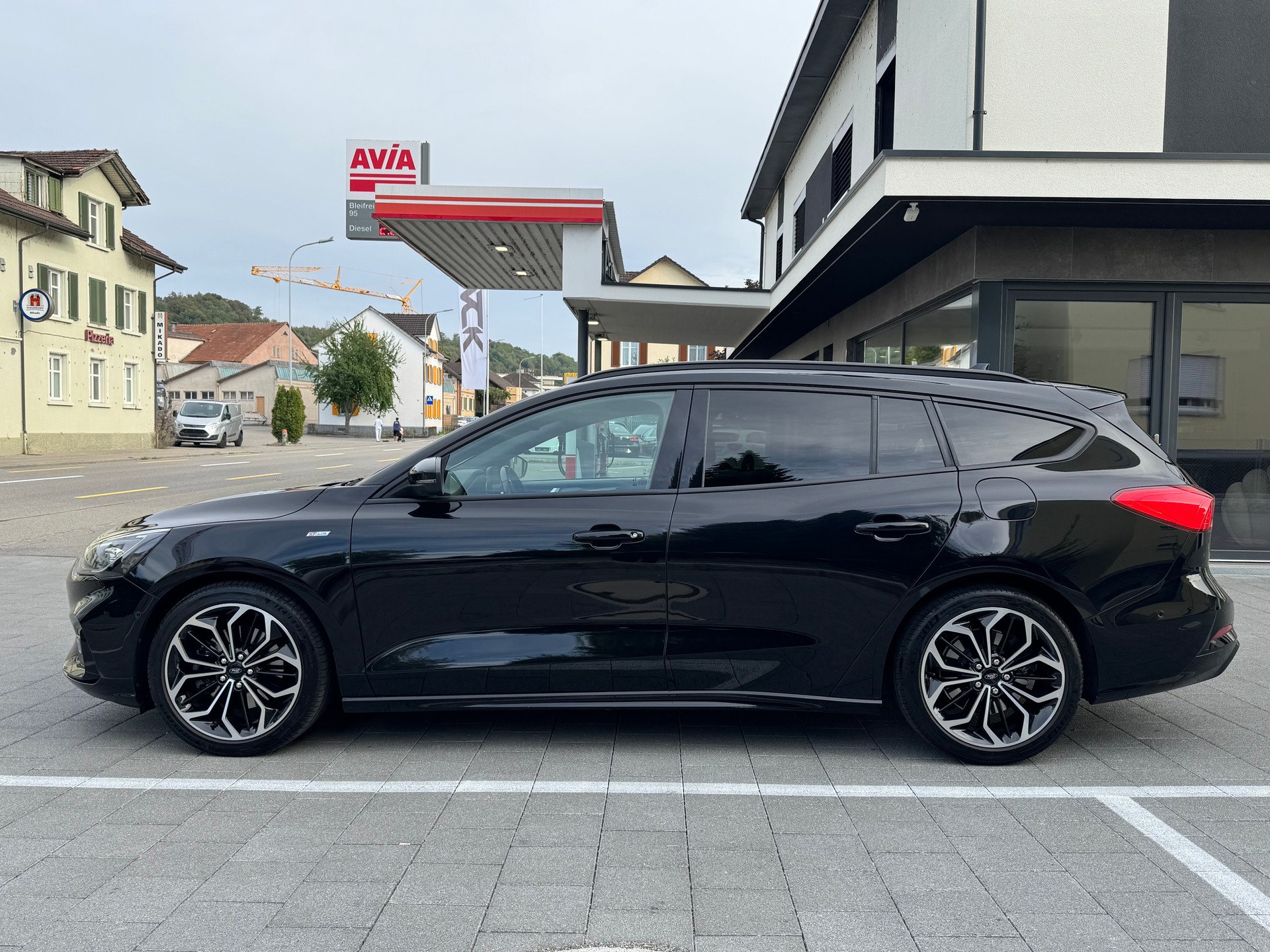 FORD Focus 1.0 SCTi ST Line Automatic-image-1