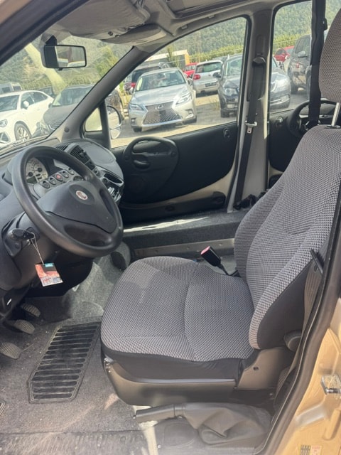 FIAT Multipla 1.6 16V Dynamic-image-1