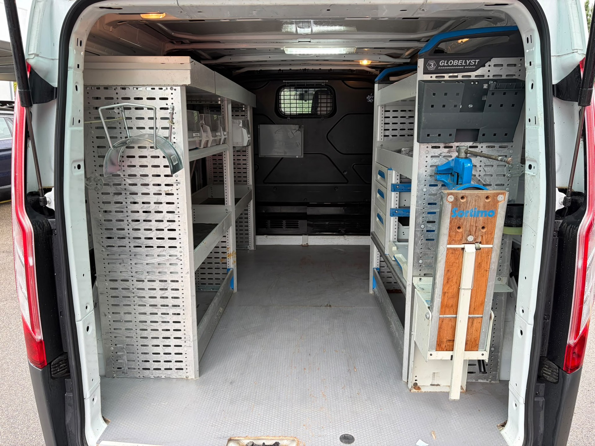 FORD Transit Custom Van 250 L1H1 Startup-image-8