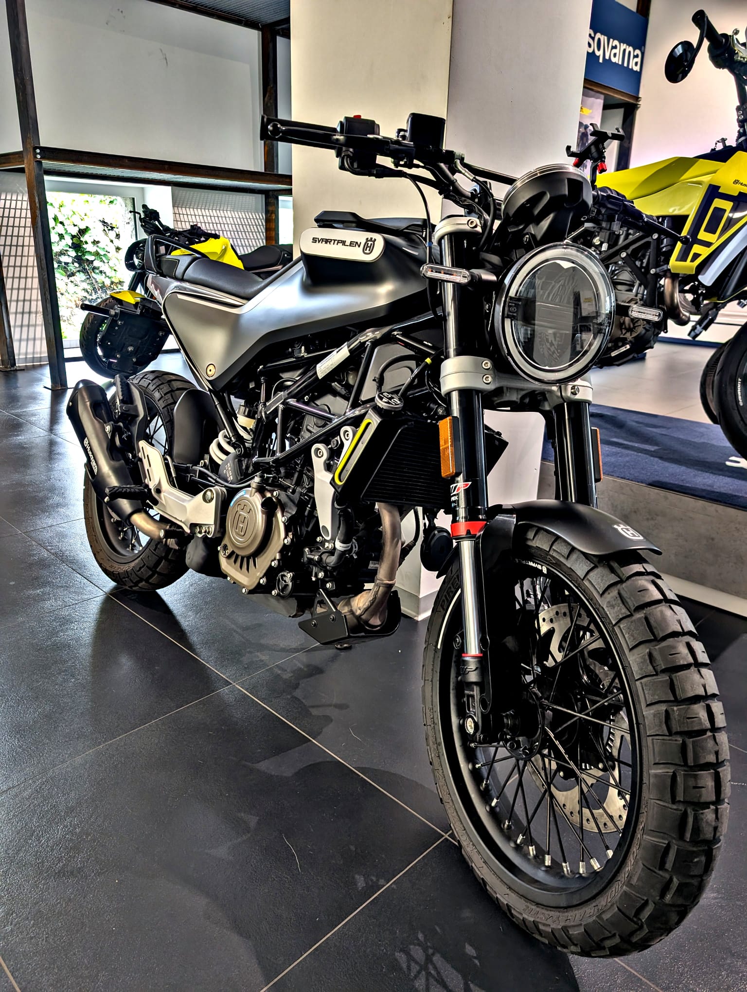 HUSQVARNA Svartpilen 125