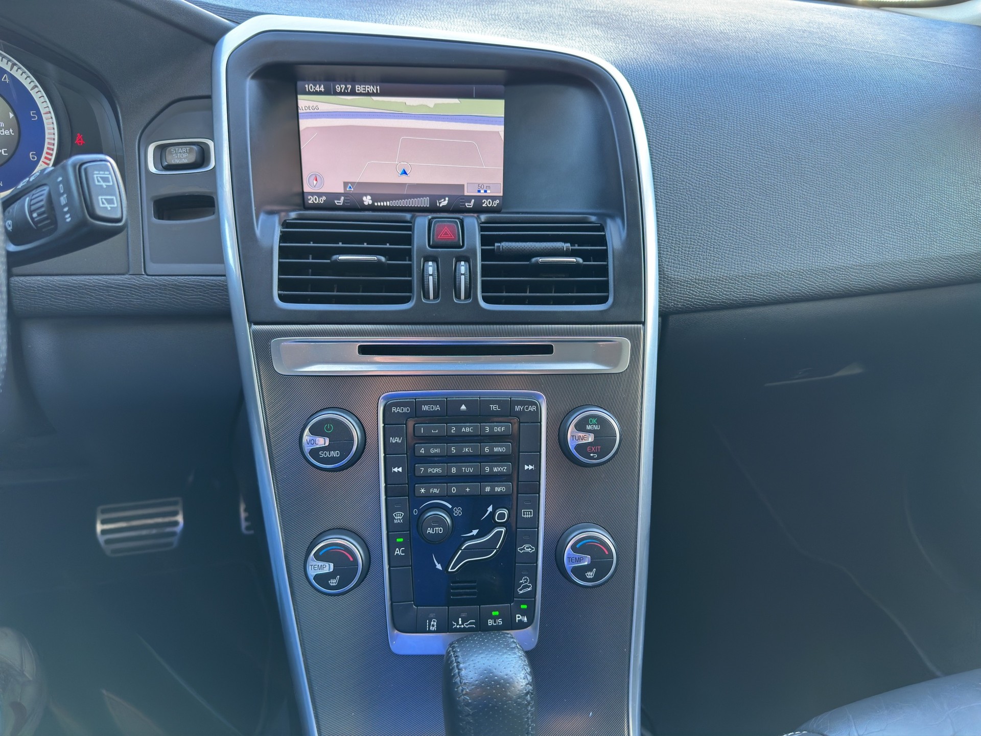 VOLVO XC60 D3 AWD R-Design Geartronic-image-9