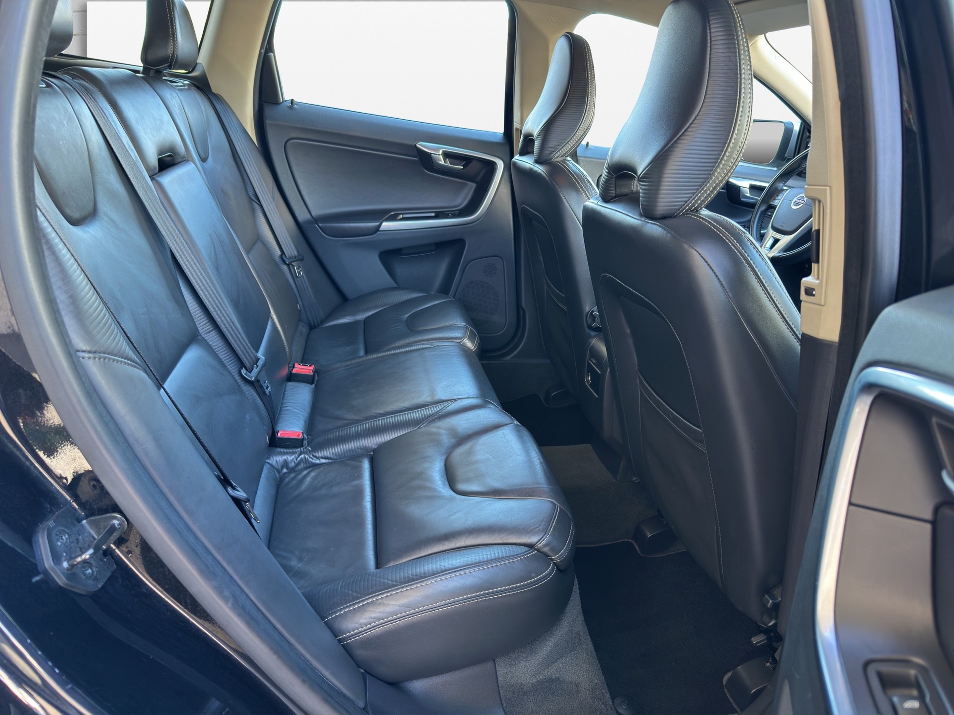 VOLVO XC60 D3 AWD R-Design Geartronic-image-13