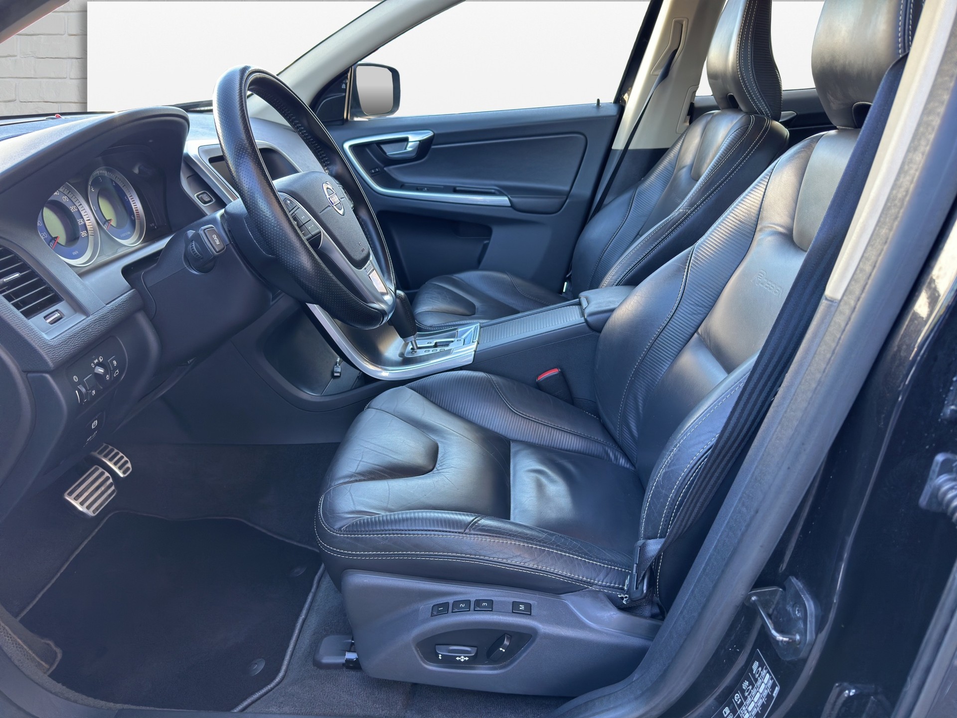 VOLVO XC60 D3 AWD R-Design Geartronic-image-10