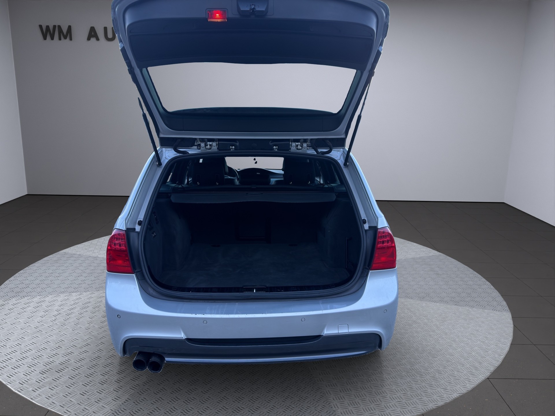 BMW 330i xDrive Touring Steptronic-image-8