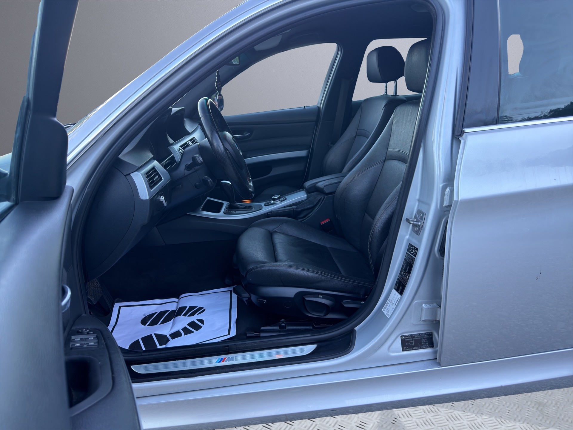 BMW 330i xDrive Touring Steptronic-image-9
