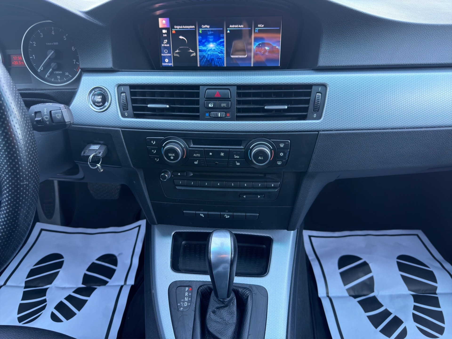 BMW 330i xDrive Touring Steptronic-image-15