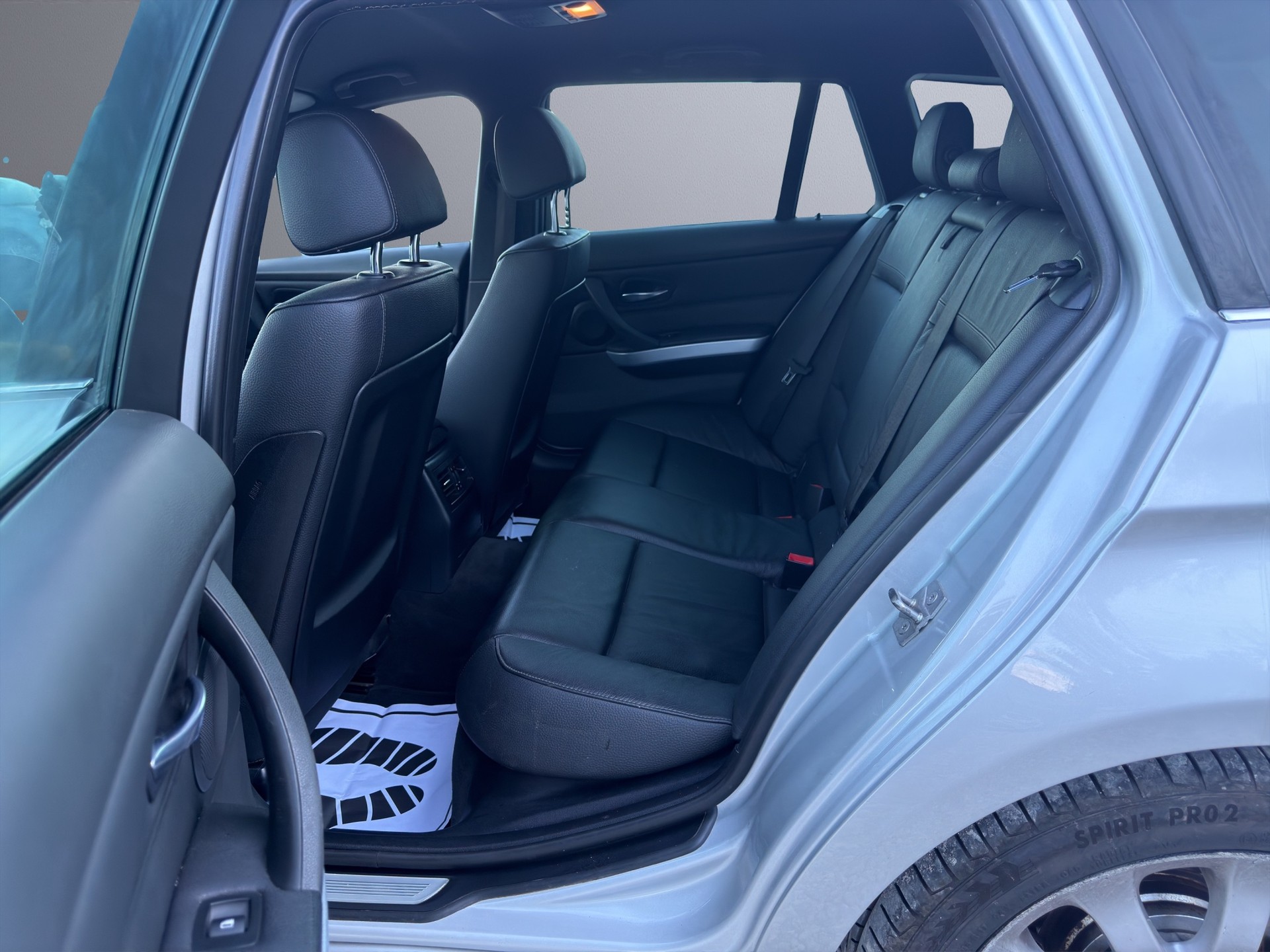 BMW 330i xDrive Touring Steptronic-image-11