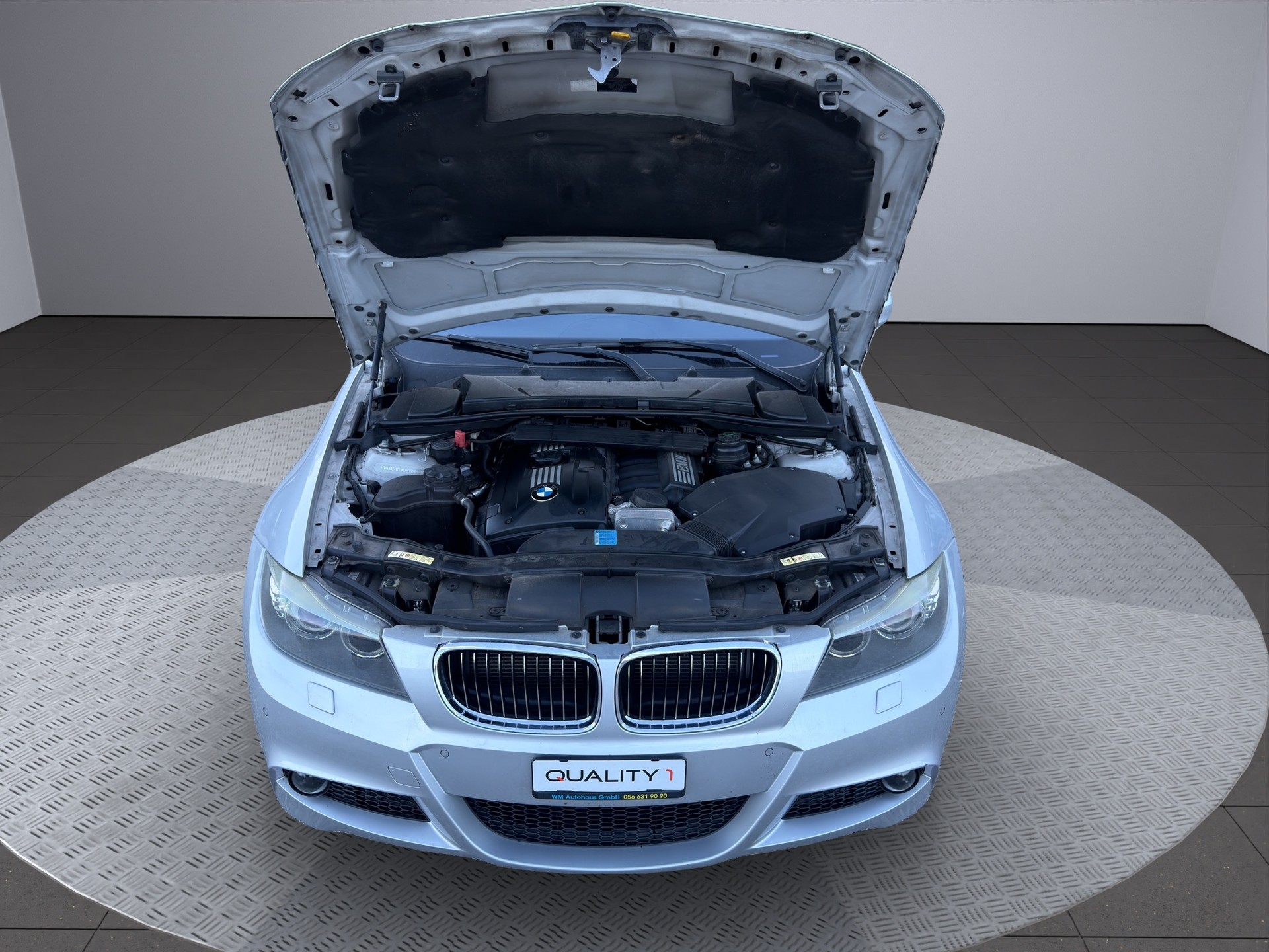 BMW 330i xDrive Touring Steptronic-image-16